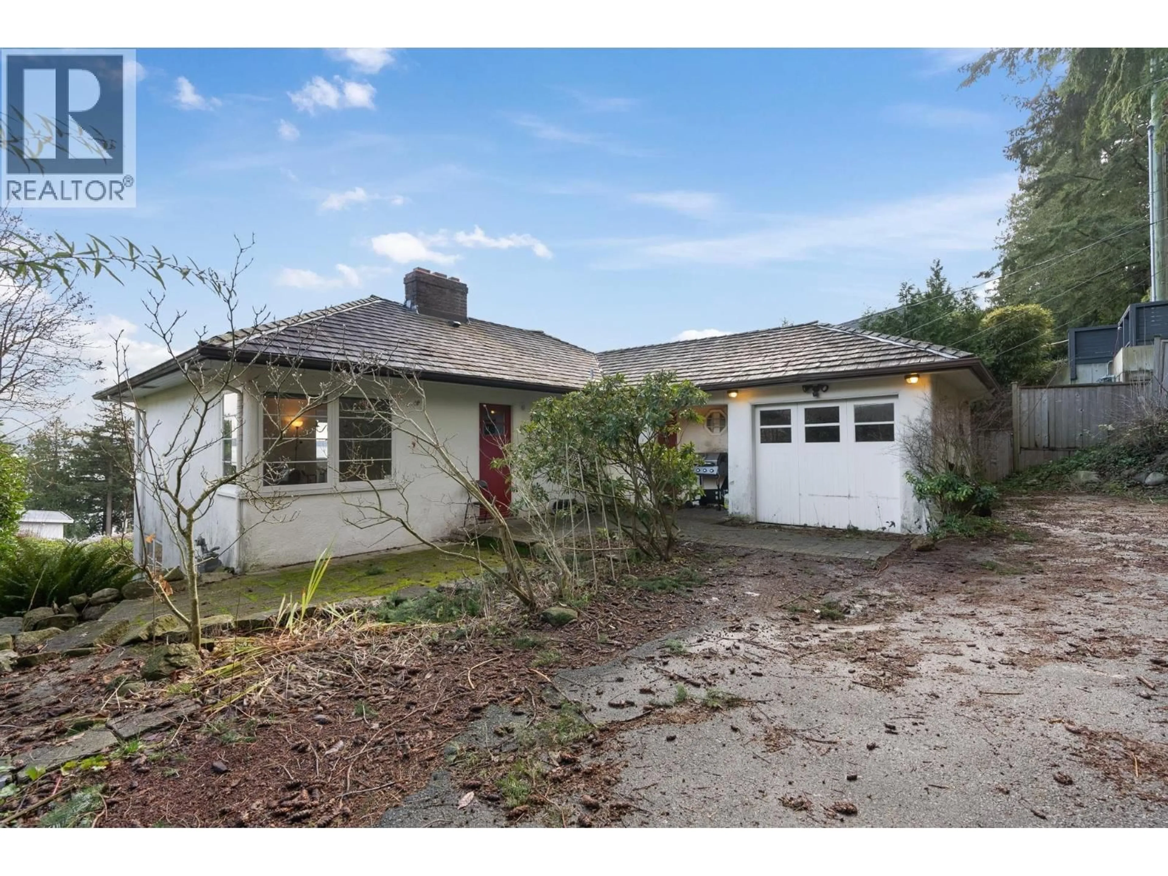 A pic from outside/outdoor area/front of a property/back of a property/a pic from drone, street for 3548 CREERY AVENUE, West Vancouver British Columbia V7V2M1