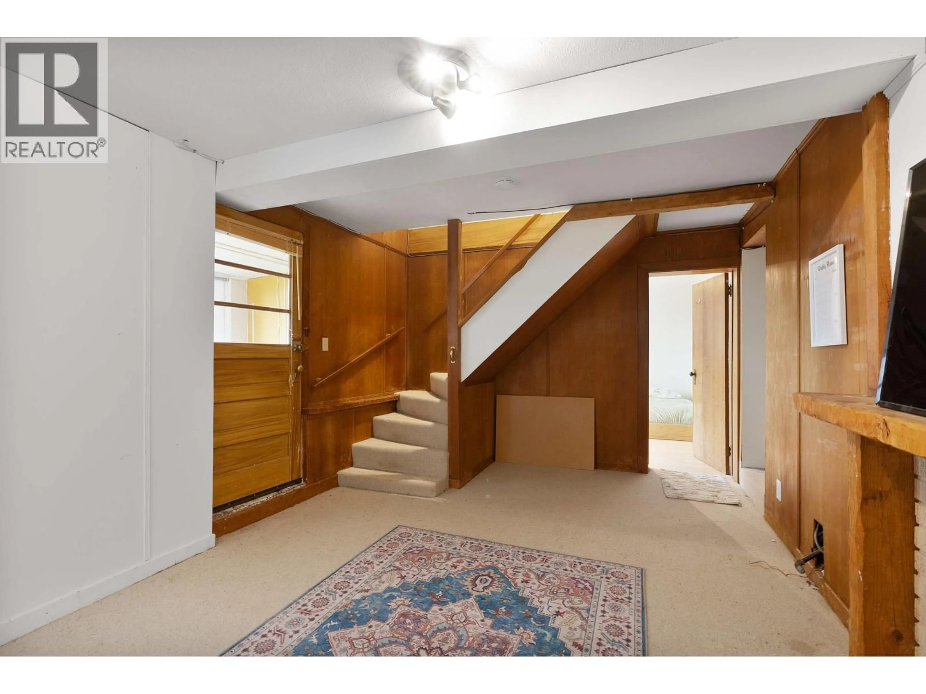 Indoor foyer for 3548 CREERY AVENUE, West Vancouver British Columbia V7V2M1