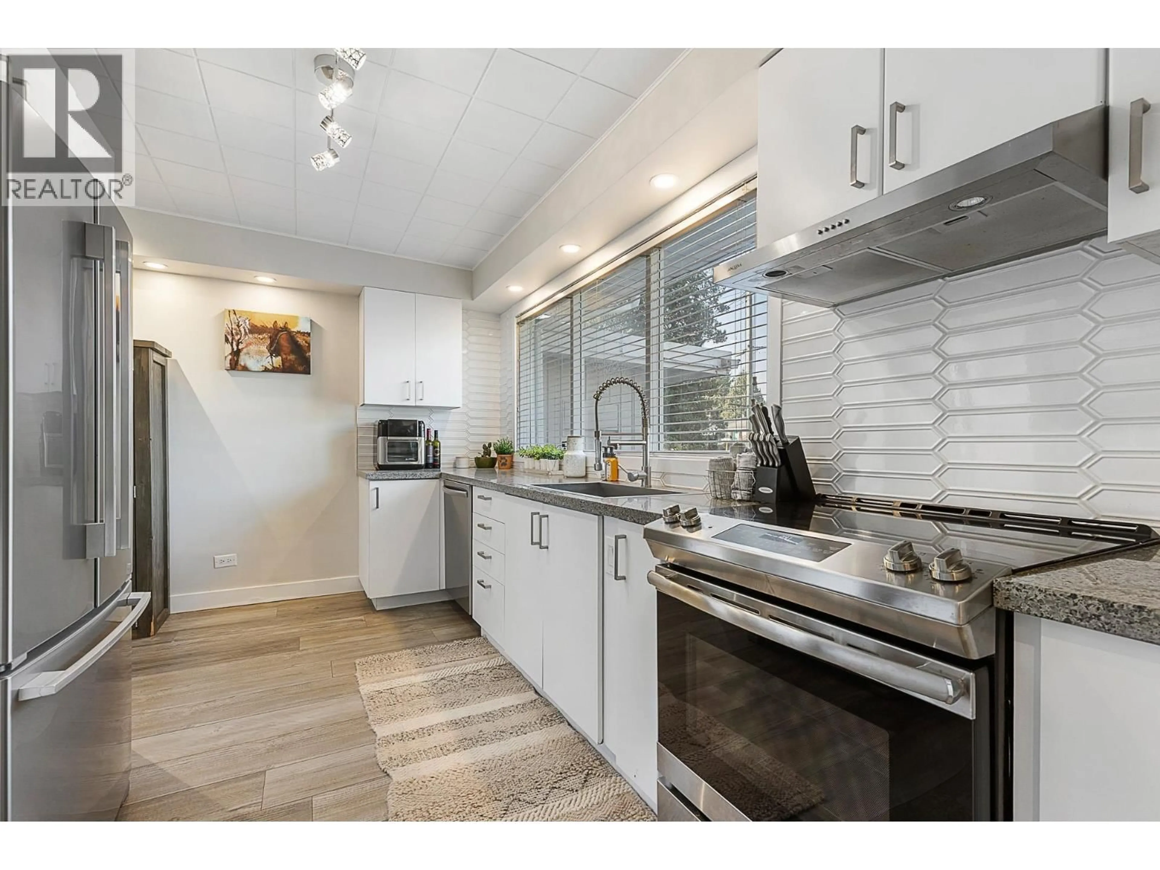 Open concept kitchen, ceramic/tile floor for 22090 CLIFF AVENUE, Maple Ridge British Columbia V2X2L2