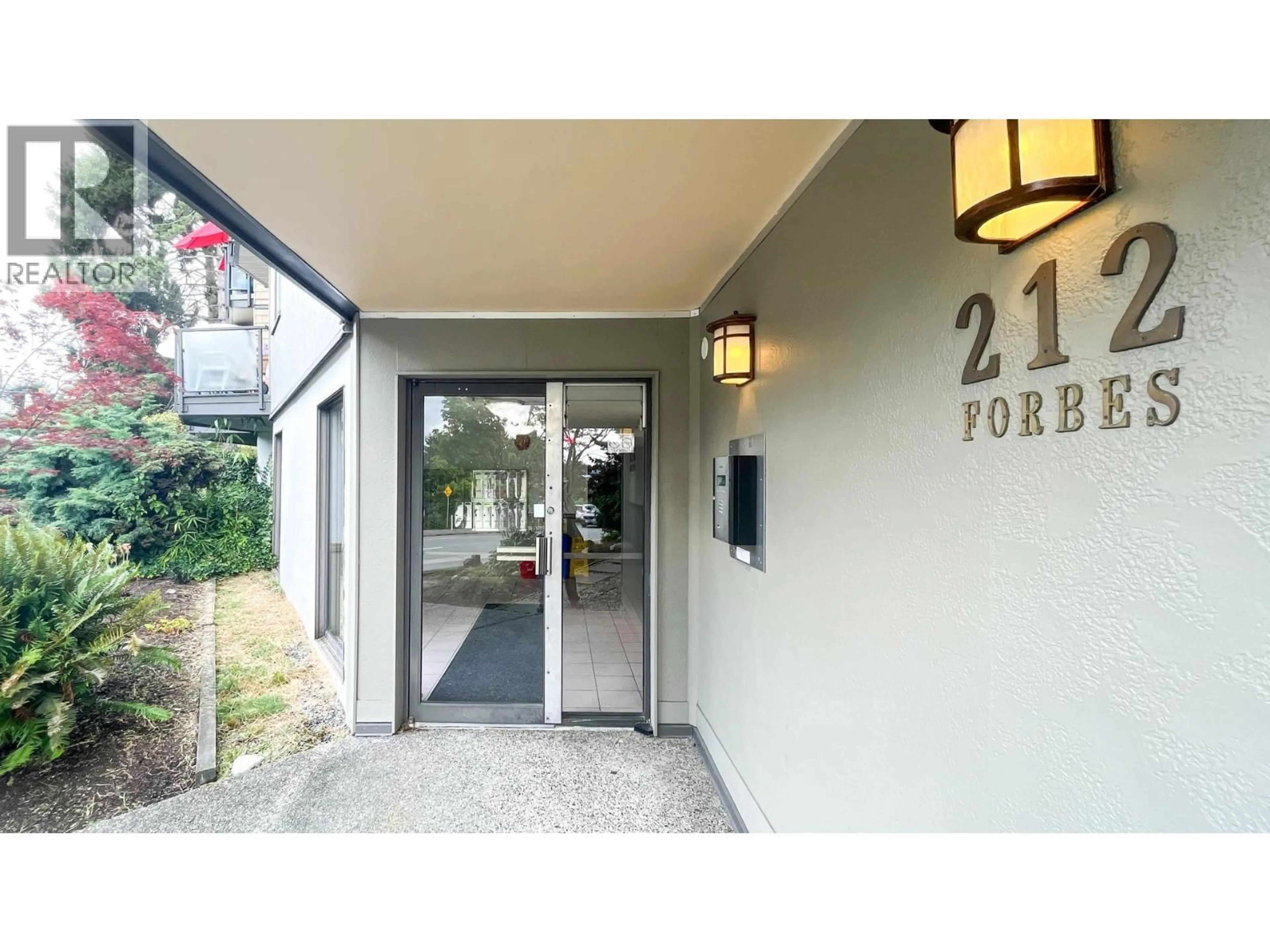 Indoor entryway for 306 - 212 FORBES AVENUE, North Vancouver British Columbia V7M3E5