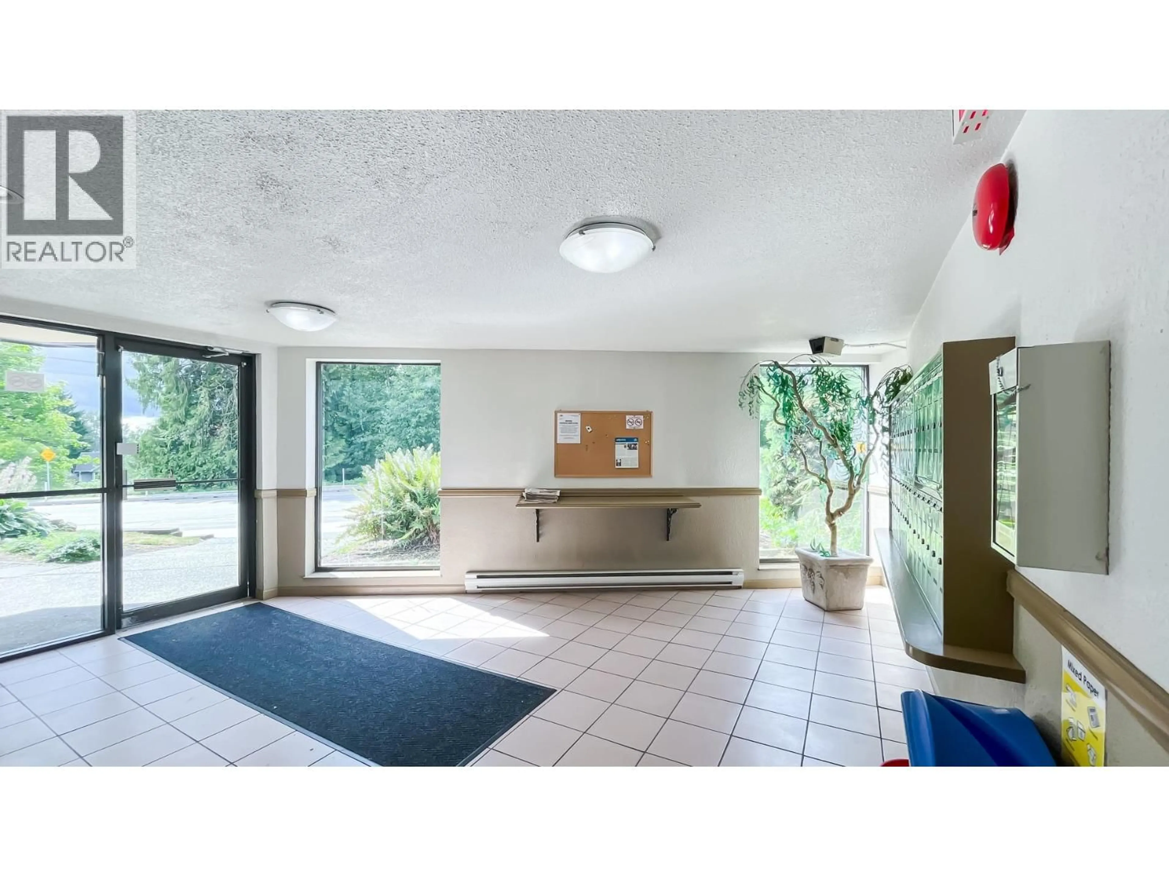 Indoor foyer for 306 - 212 FORBES AVENUE, North Vancouver British Columbia V7M3E5