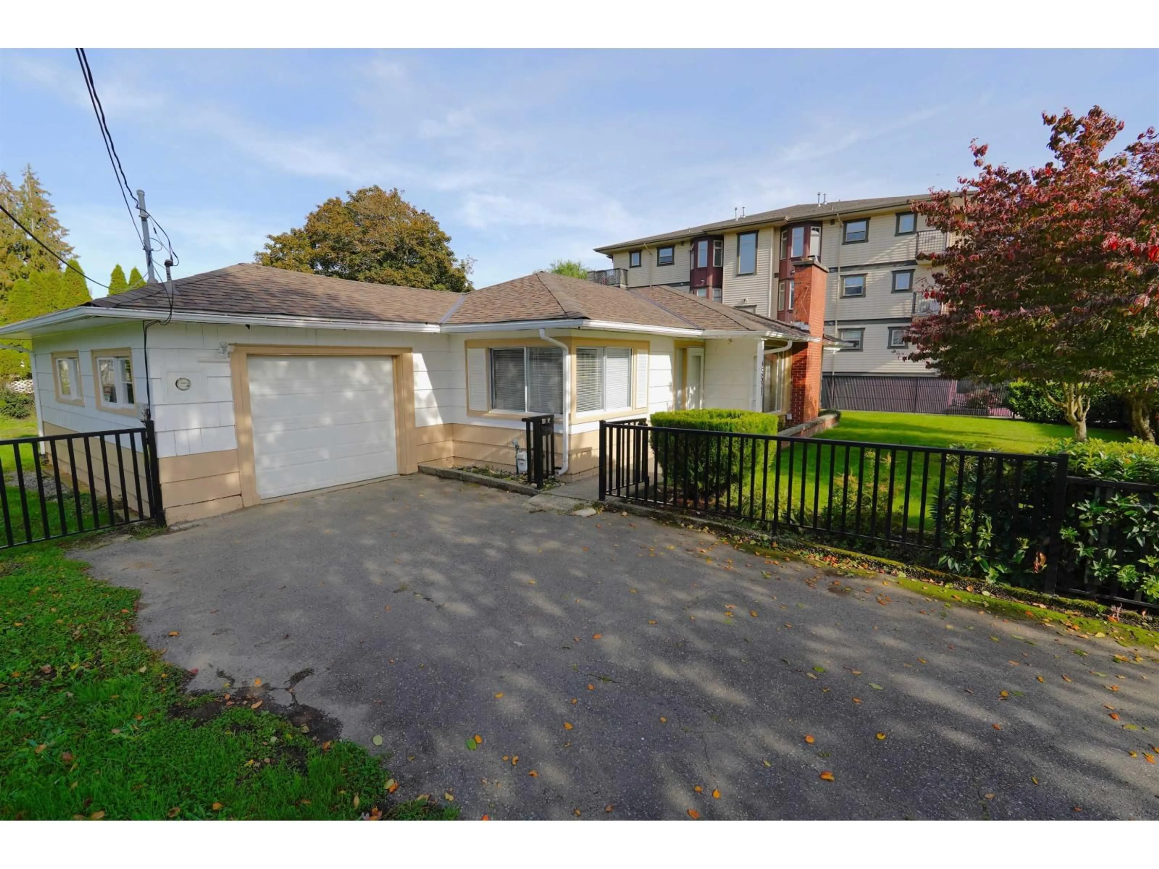 A pic from outside/outdoor area/front of a property/back of a property/a pic from drone, street for 45521 SPADINA AVENUE, Chilliwack British Columbia V2P1V2