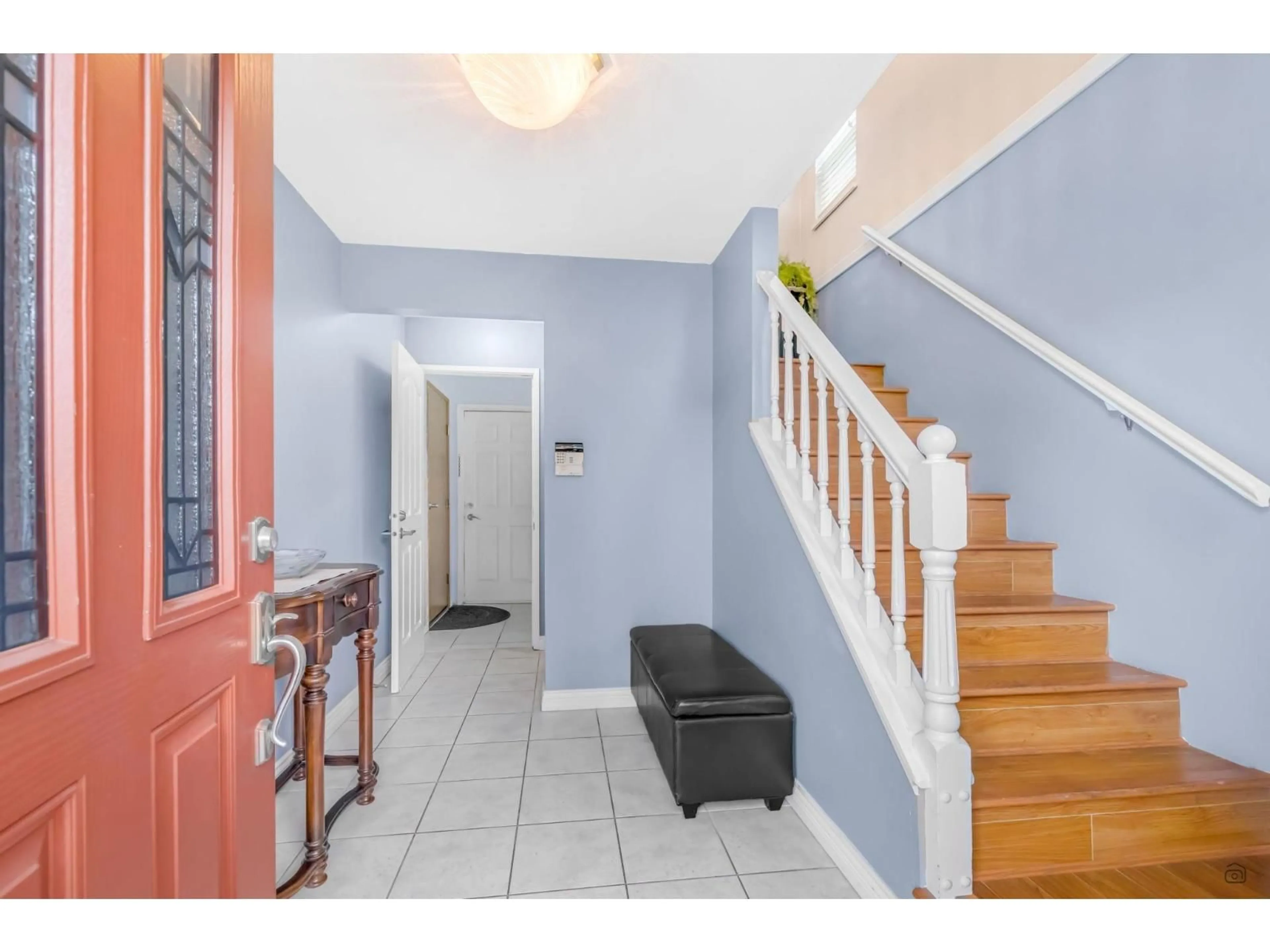 Indoor foyer for 12841 69, Surrey British Columbia V3W6W3