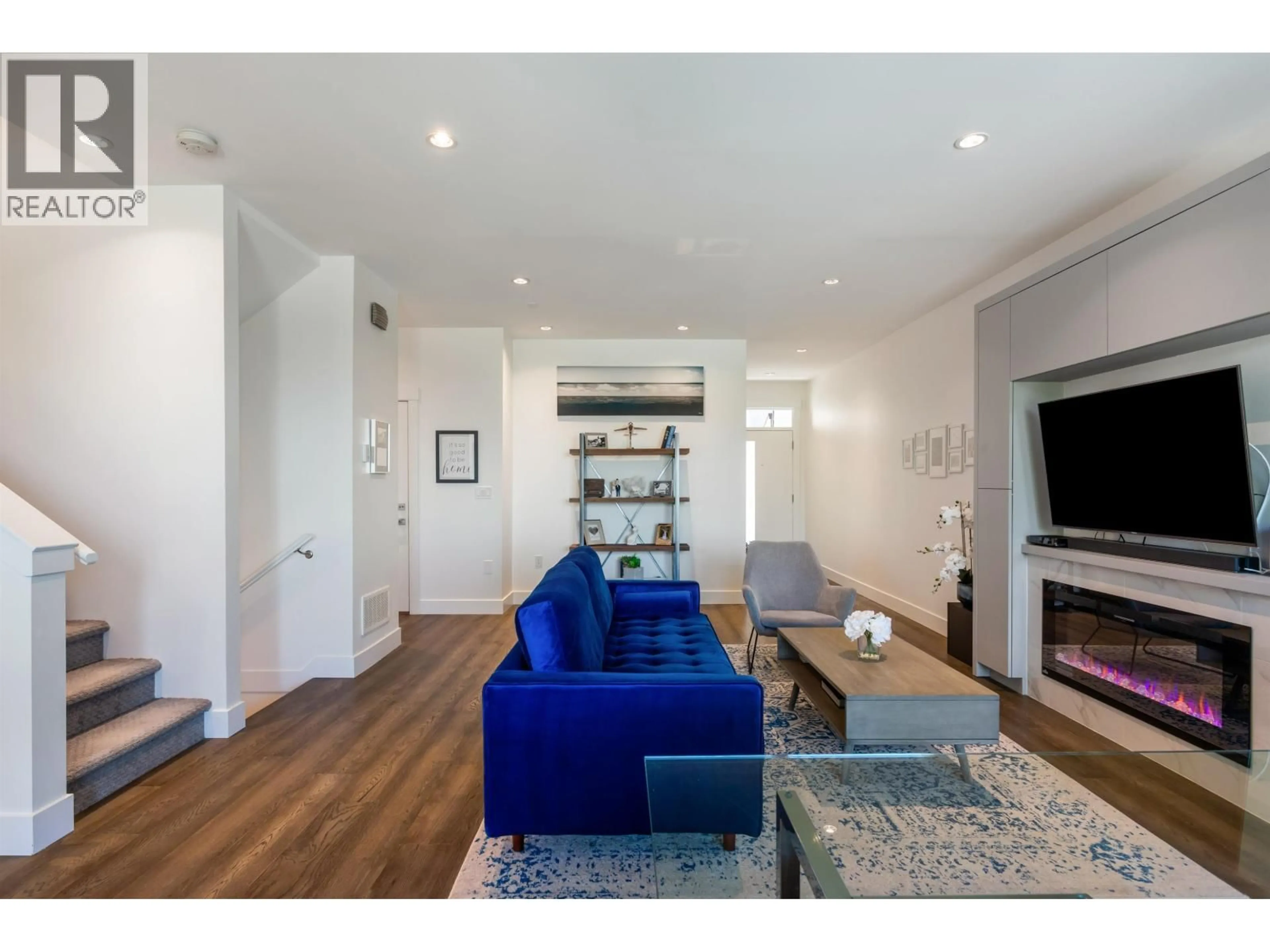 Living room with furniture, wood/laminate floor for 7 - 3535 PRINCETON AVENUE, Coquitlam British Columbia V3E0P1
