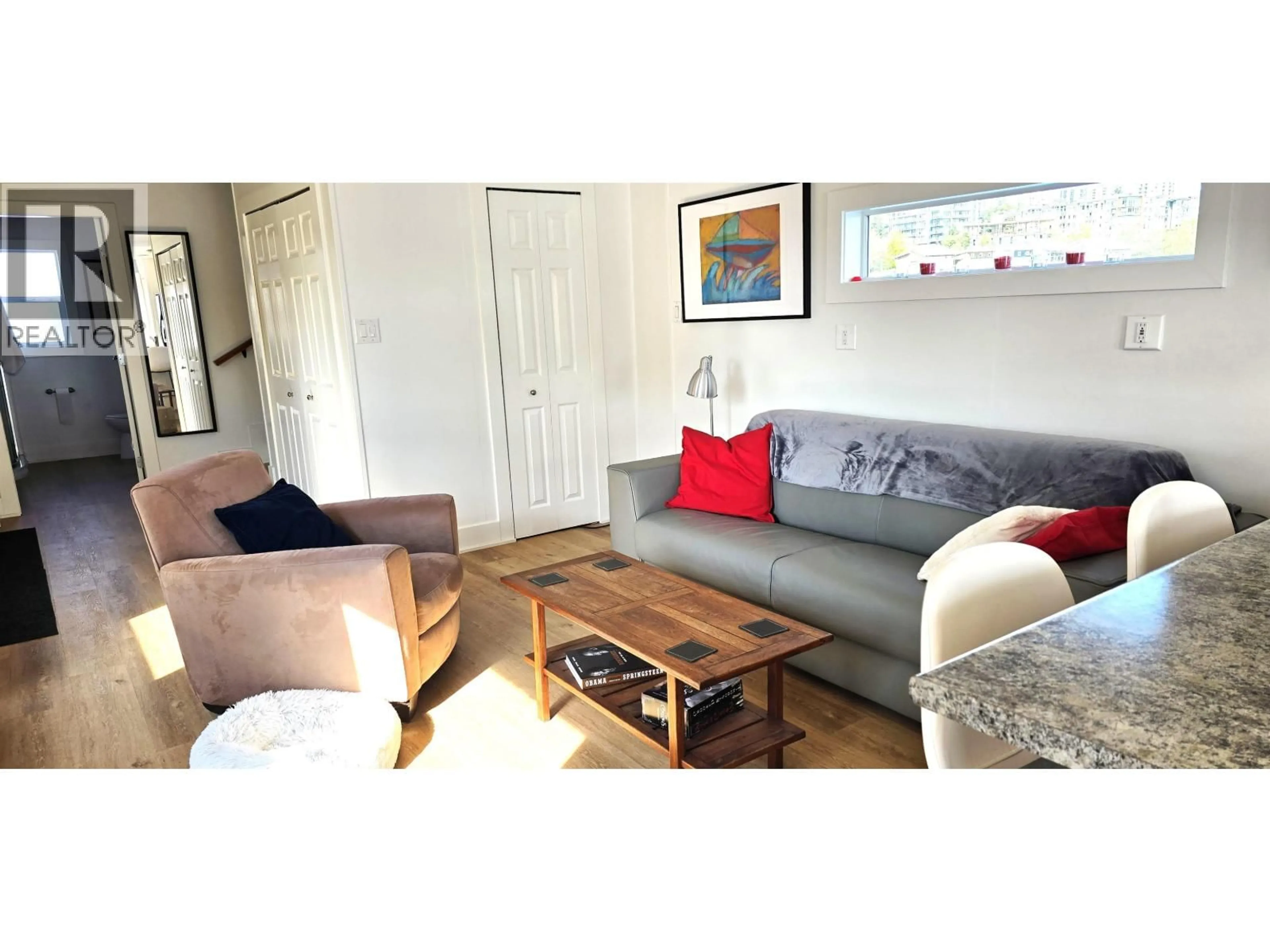 Living room with furniture, wood/laminate floor for GNB20 - 415 ESPLANADE, North Vancouver British Columbia V7M1A6