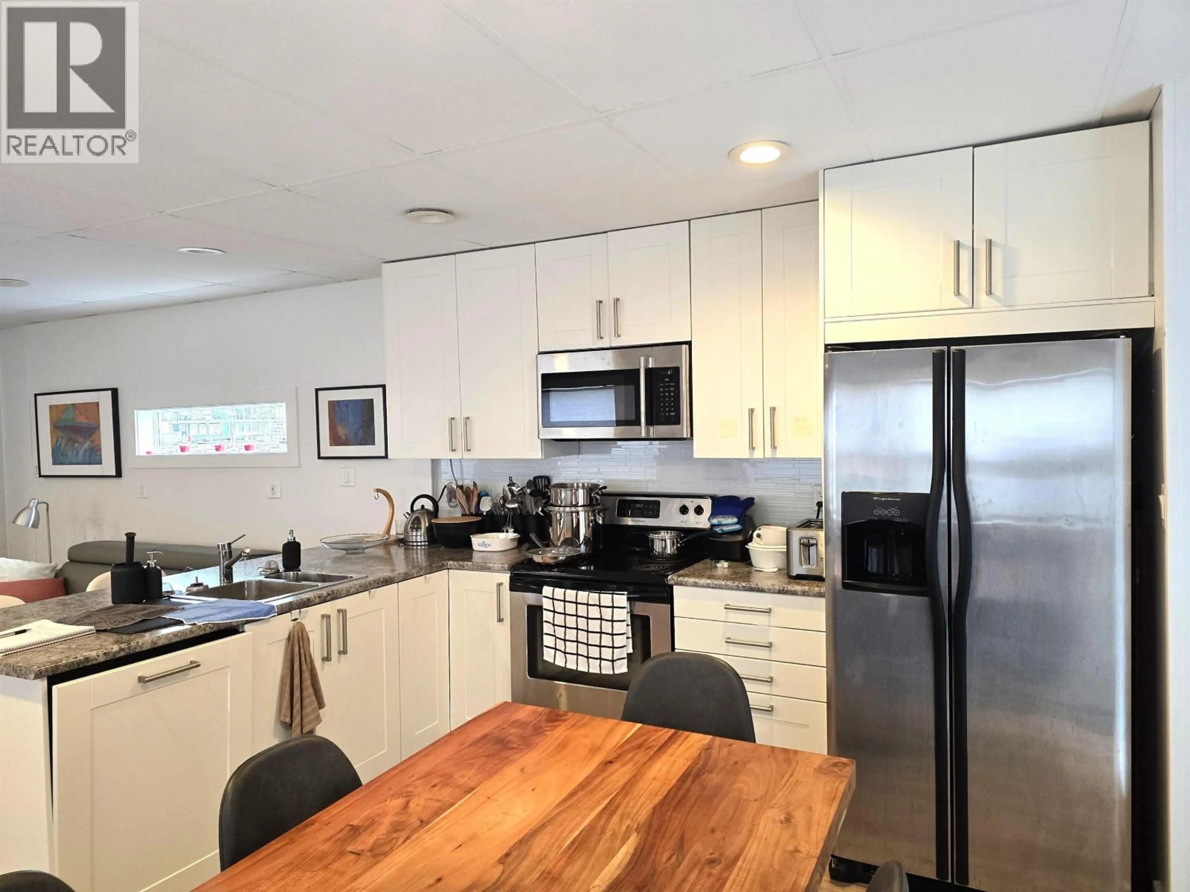 Open concept kitchen, wood/laminate floor for GNB20 - 415 ESPLANADE, North Vancouver British Columbia V7M1A6