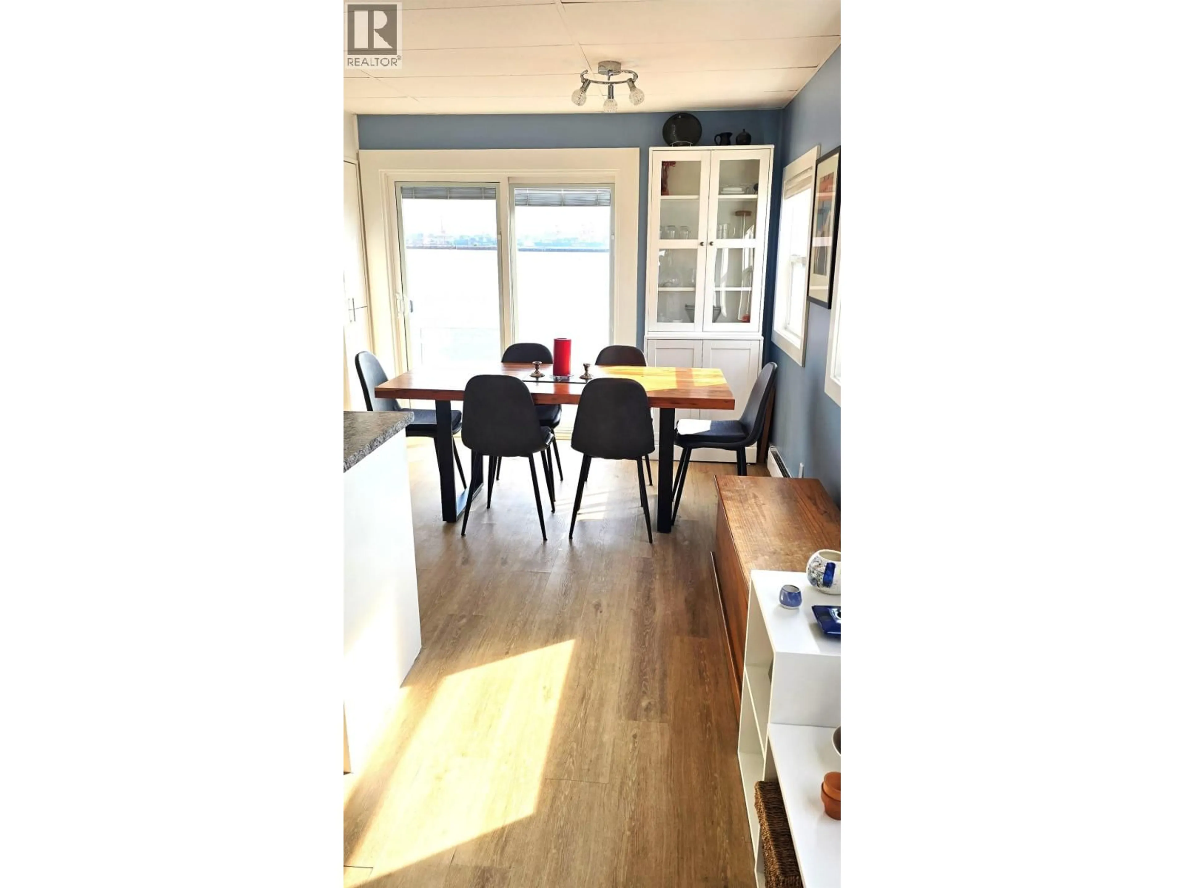 Dining room, wood/laminate floor for GNB20 - 415 ESPLANADE, North Vancouver British Columbia V7M1A6