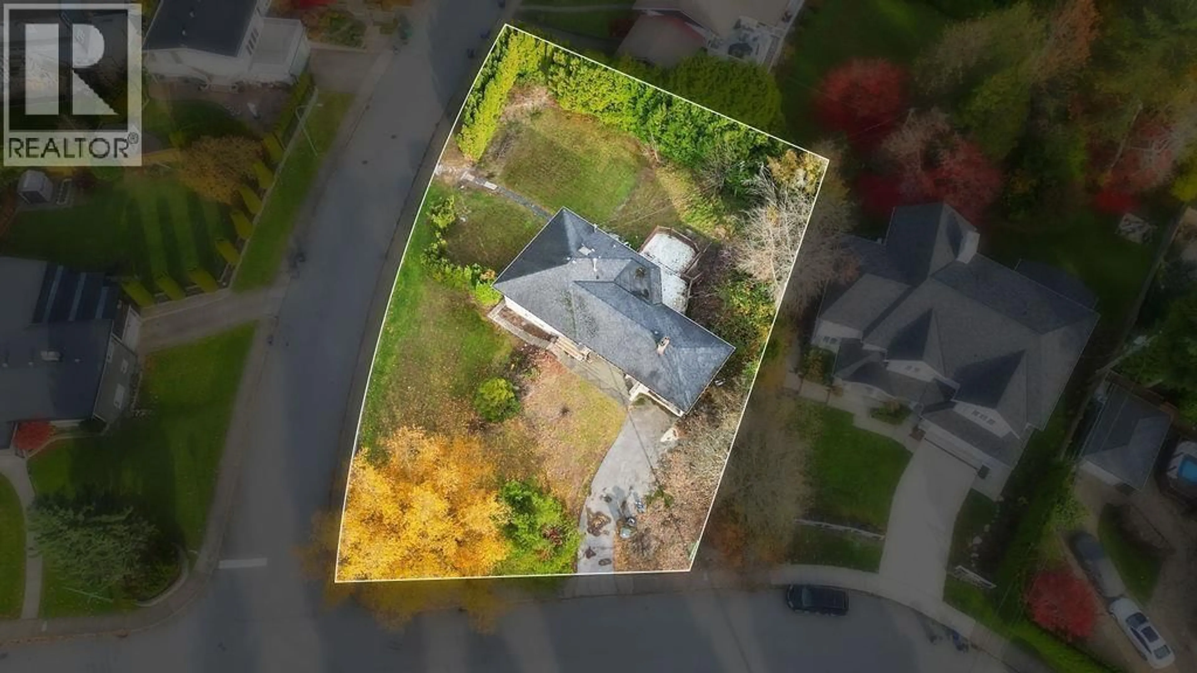 A pic from outside/outdoor area/front of a property/back of a property/a pic from drone, street for 7566 KRAFT PLACE, Burnaby British Columbia V5A1Z6
