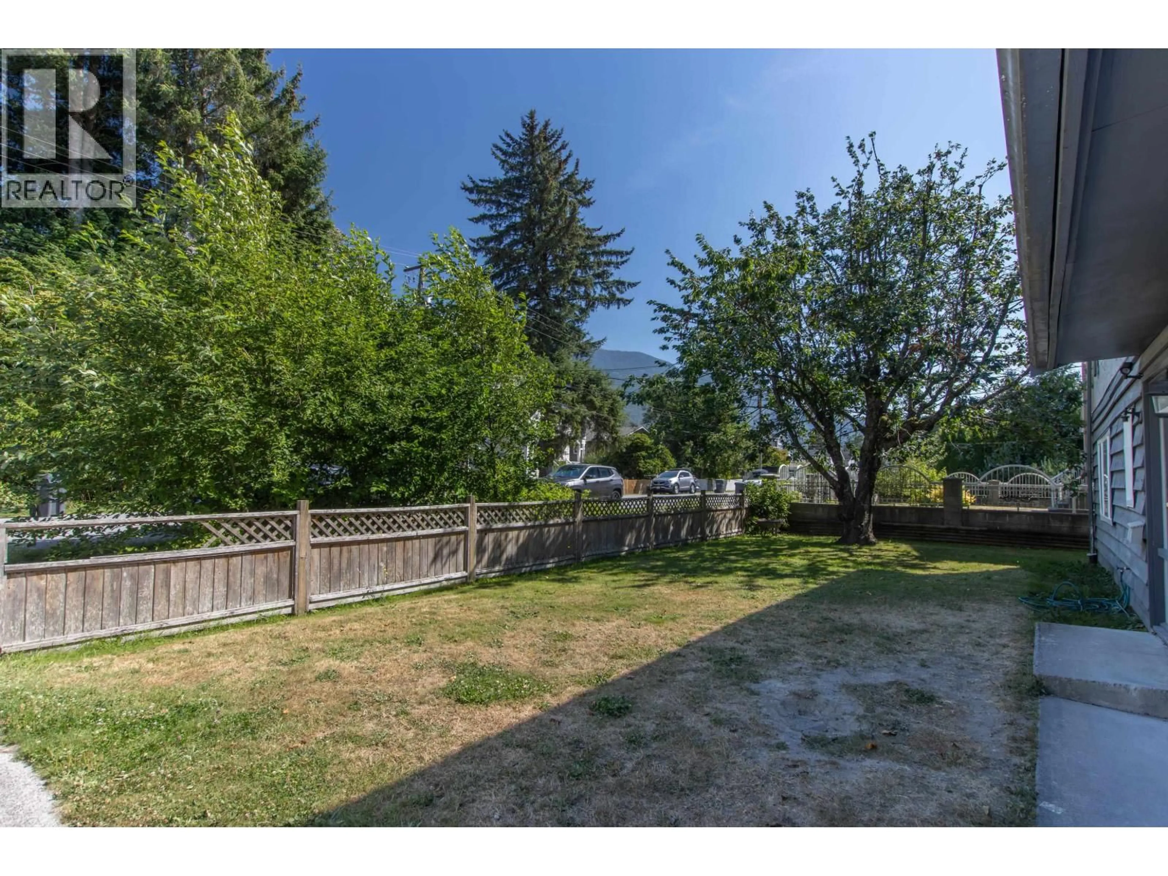Patio, unknown for 38069 FIFTH AVENUE, Squamish British Columbia V0N1T0