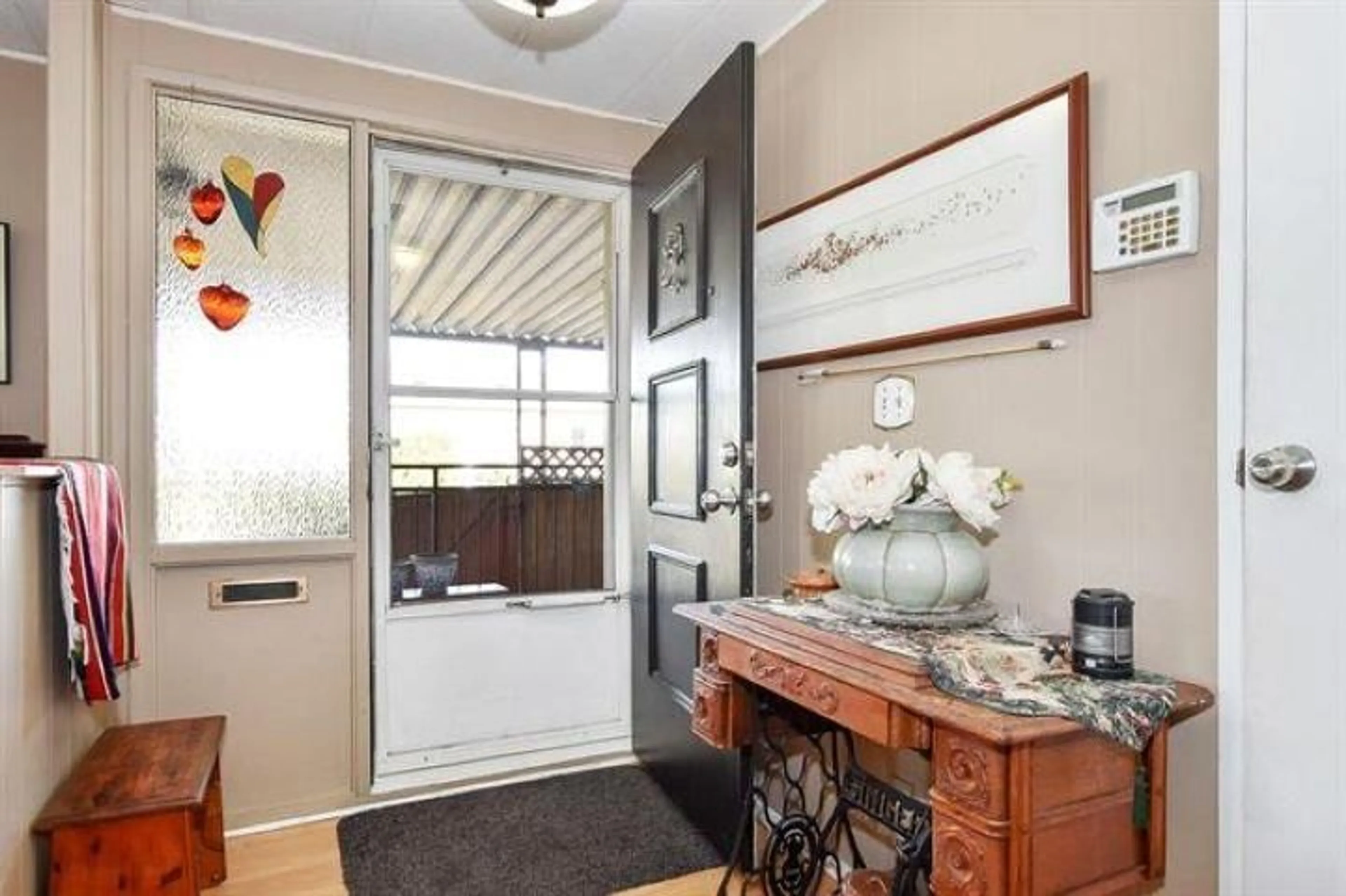 Indoor entryway for 44 - 31313 LIVINGSTONE, Abbotsford British Columbia V2T4T1