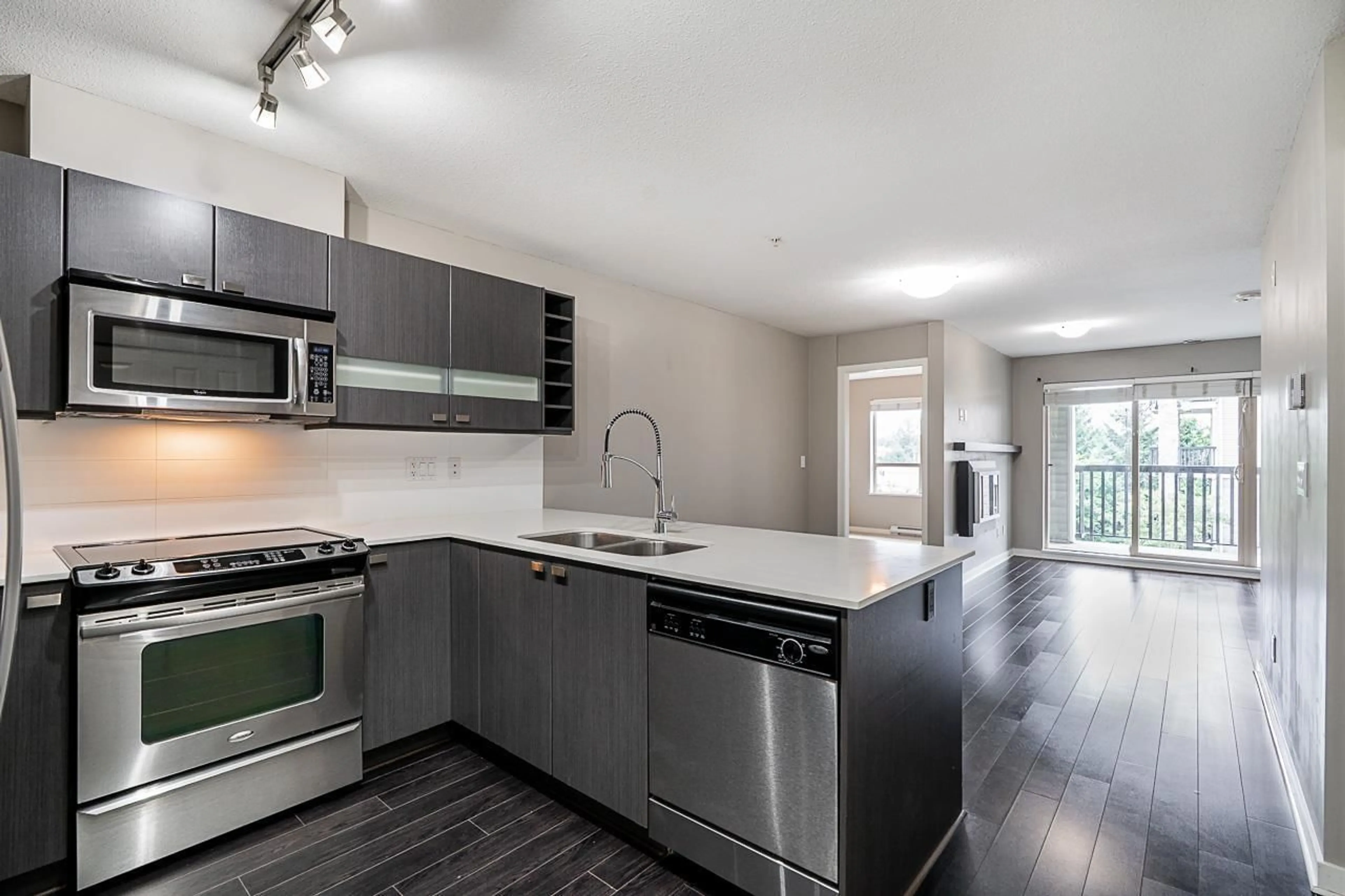 Open concept kitchen, unknown for 312 - 21009 56, Langley British Columbia V3A0C9