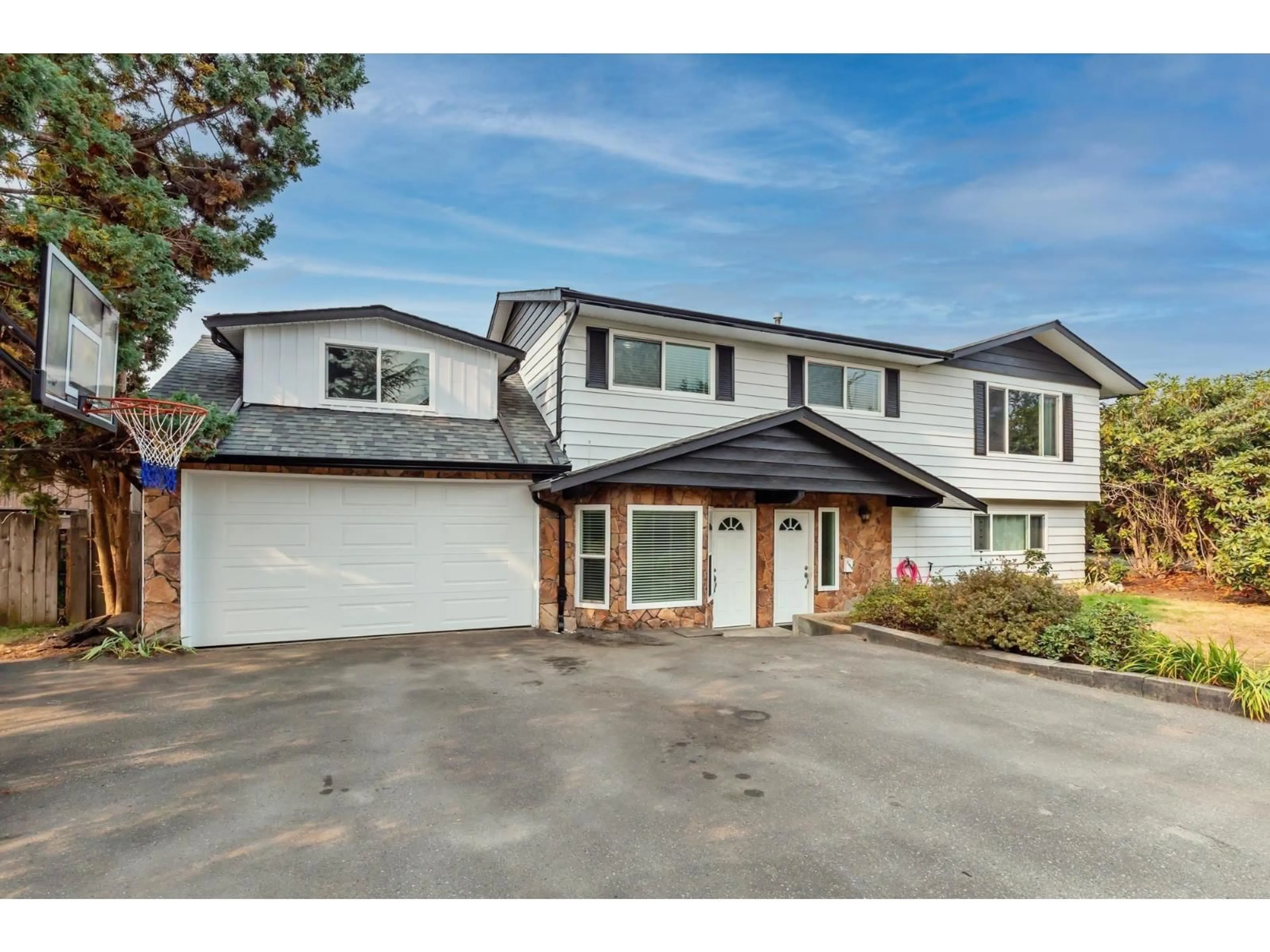 A pic from outside/outdoor area/front of a property/back of a property/a pic from drone, street for 7659 WREN, Mission British Columbia V2V3C2