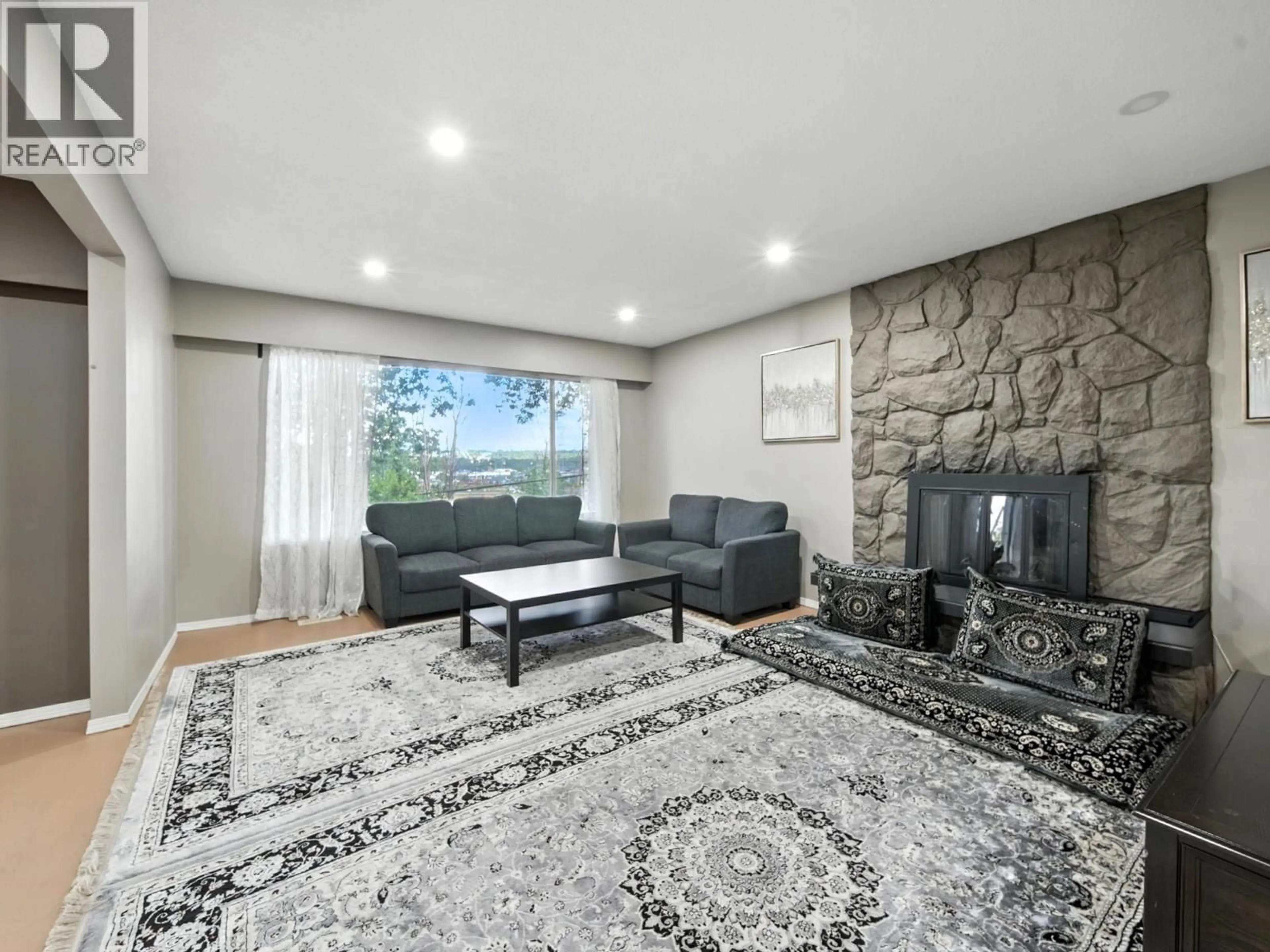 Living room with furniture, unknown for 83 WARRICK STREET, Coquitlam British Columbia V3K5L3