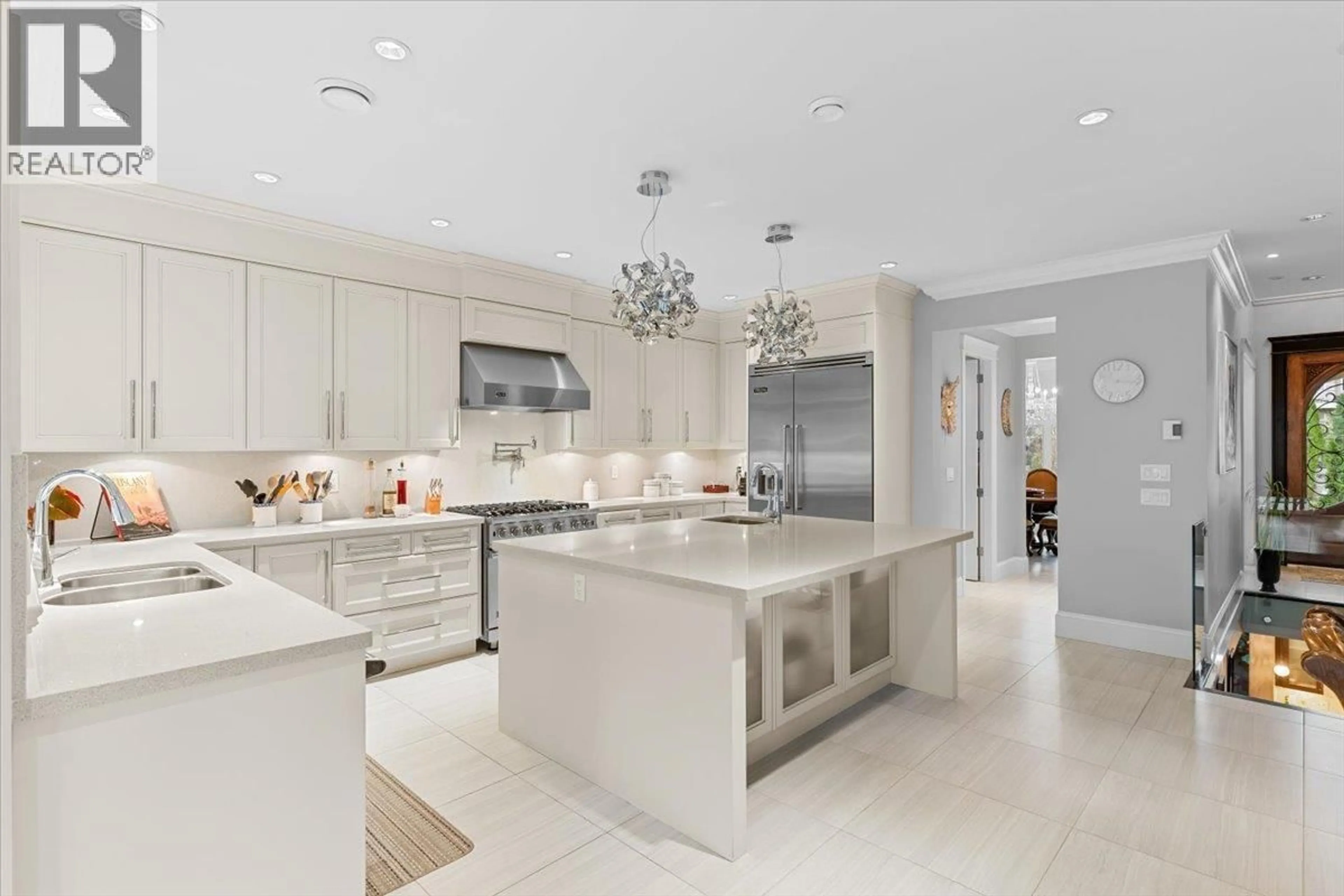 Contemporary kitchen, ceramic/tile floor for 7158 RIDGEVIEW DRIVE, Burnaby British Columbia V5A4V3