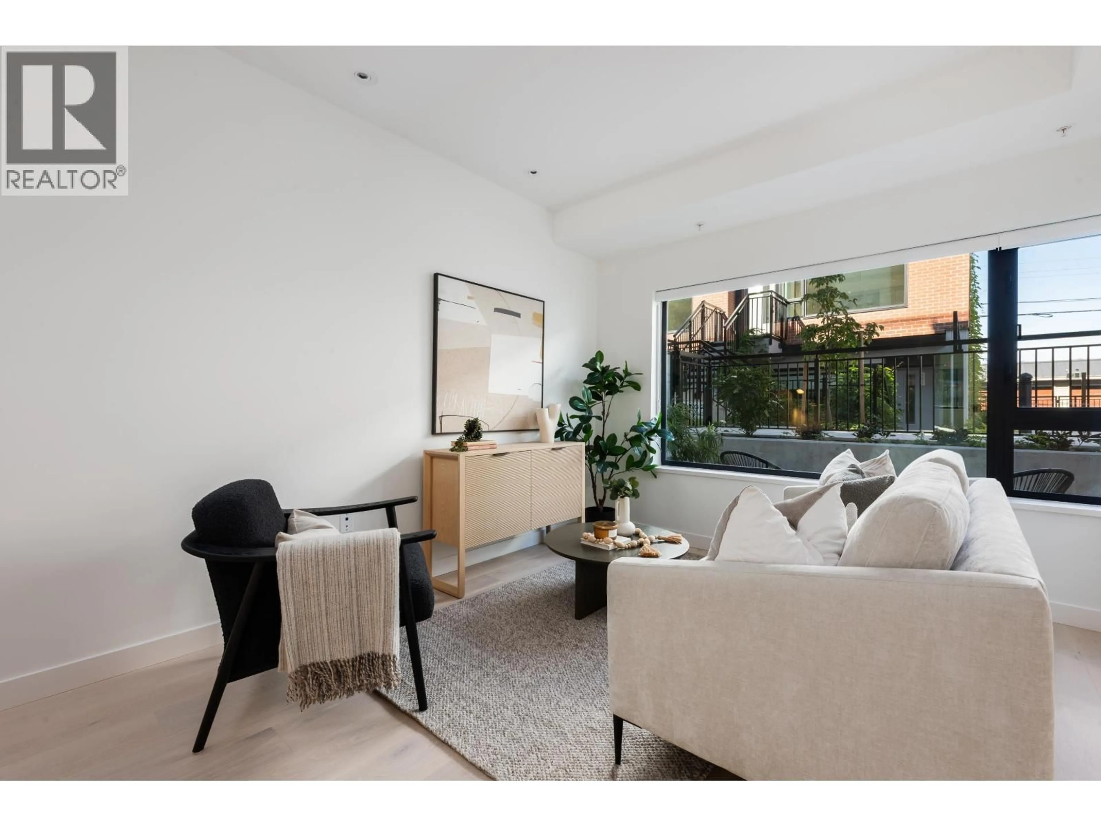 Living room with furniture, unknown for 134 - 473 28TH AVENUE, Vancouver British Columbia V5Y0P2