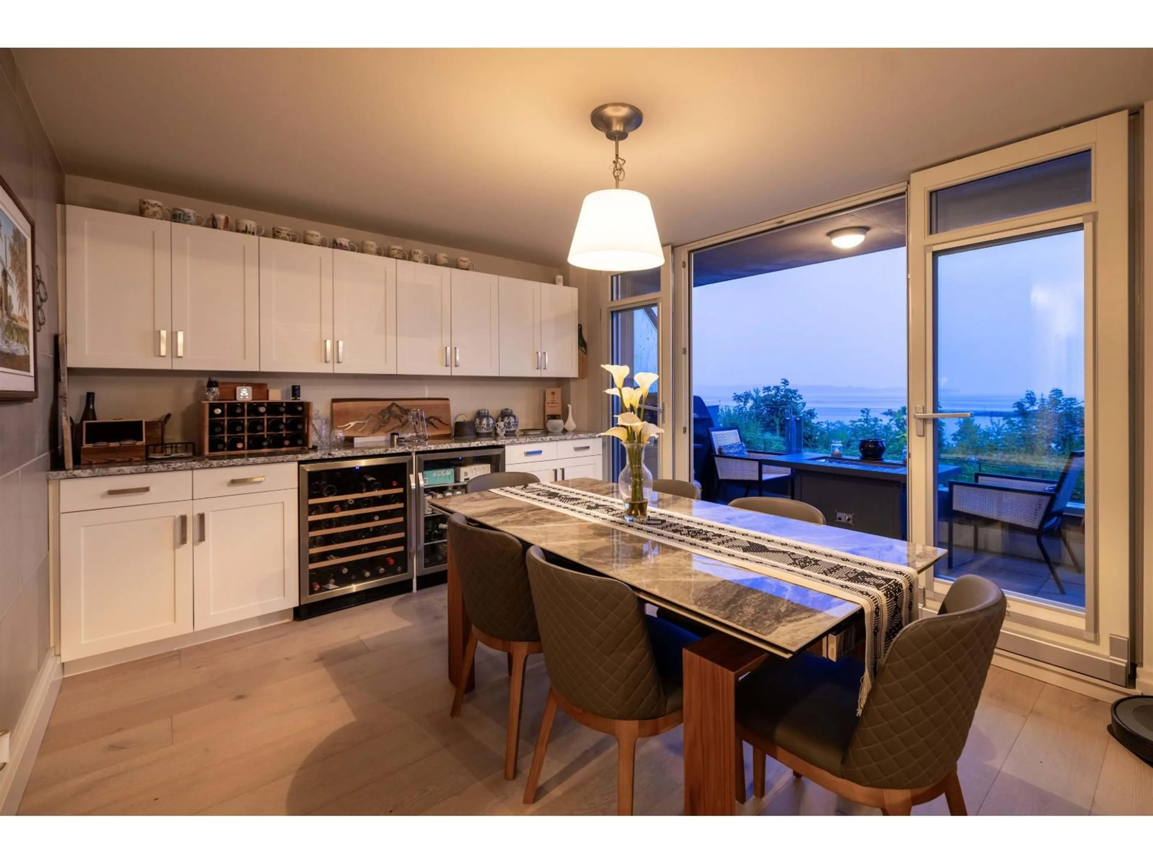 Open concept kitchen, unknown for 101 - 15097 MARINE, White Rock British Columbia V4B1C5