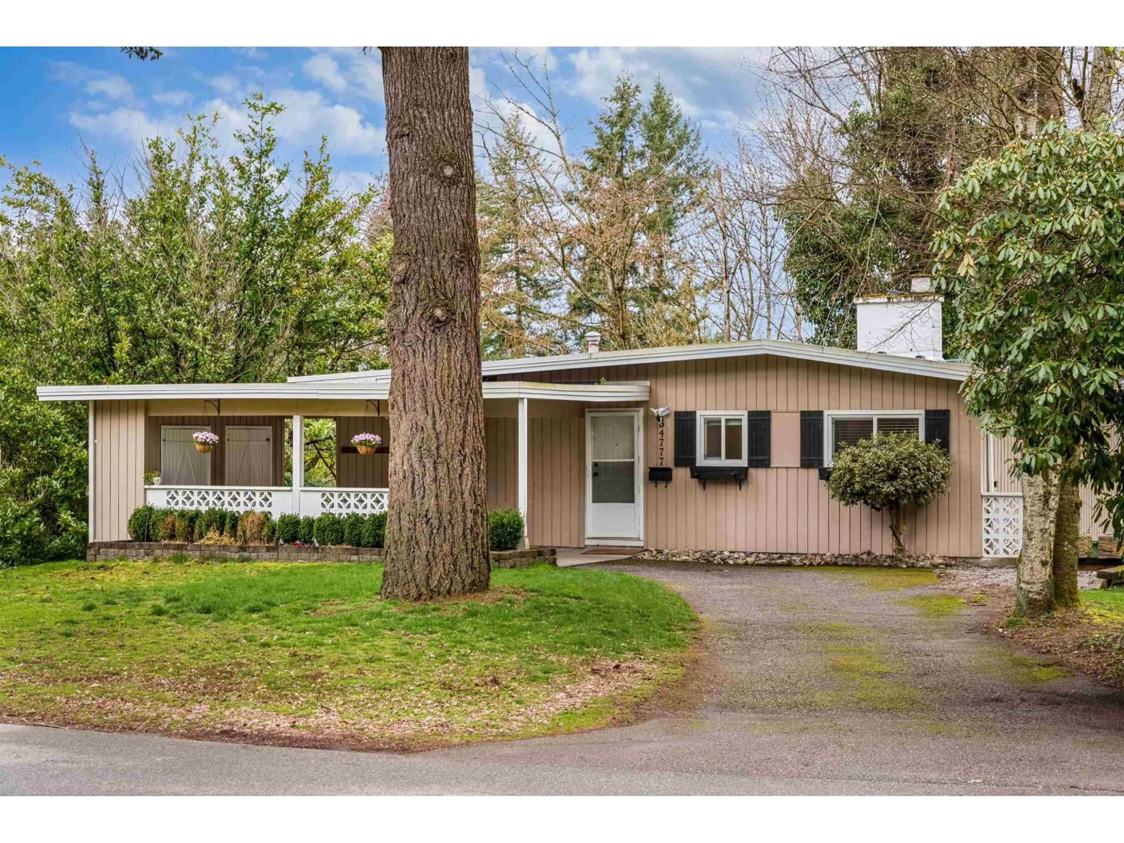 Home with vinyl exterior material, street for 34777 MT BLANCHARD, Abbotsford British Columbia V2S2Y2
