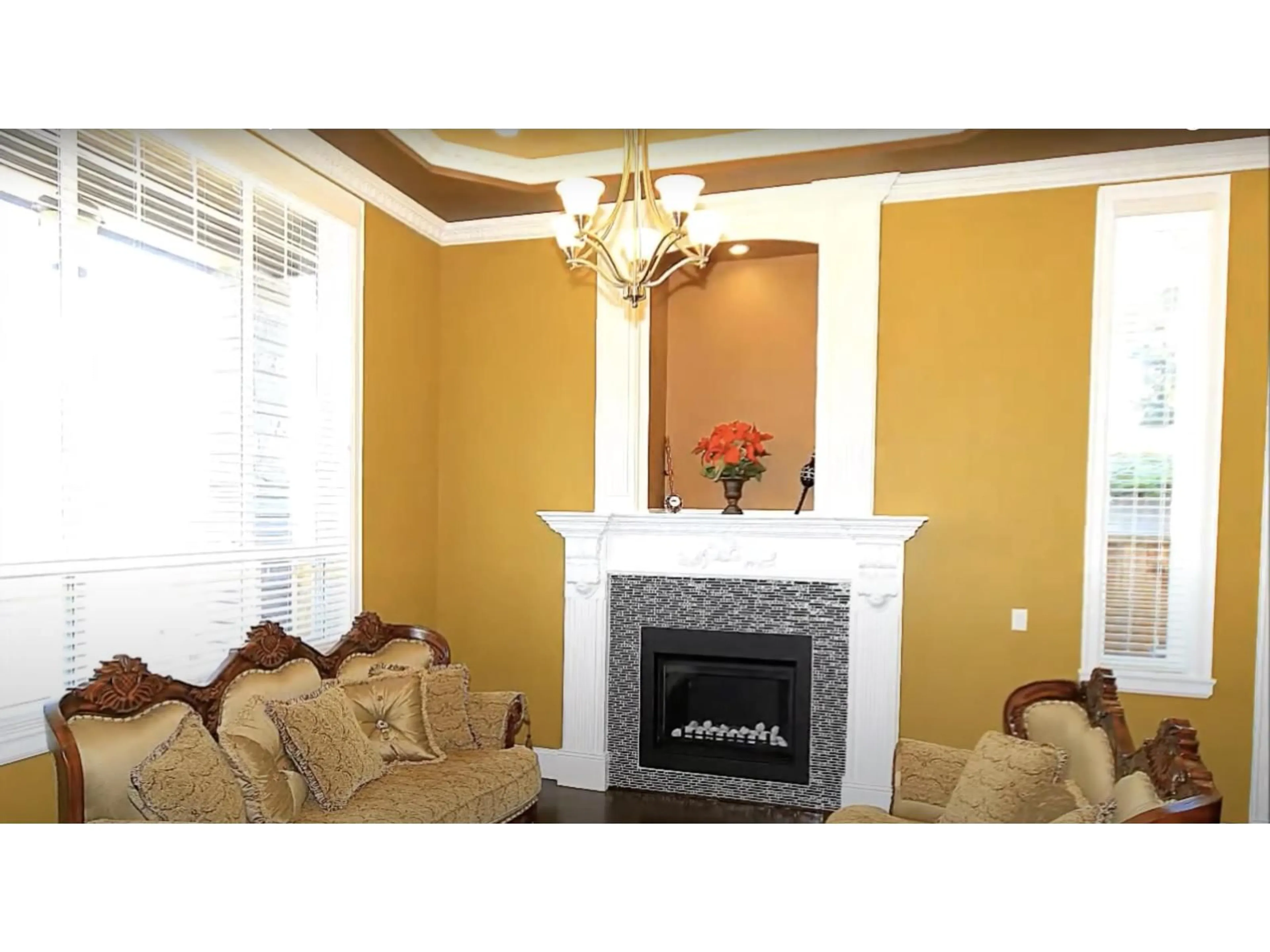 Living room with furniture, unknown for 10462 140, Surrey British Columbia V3T4N5