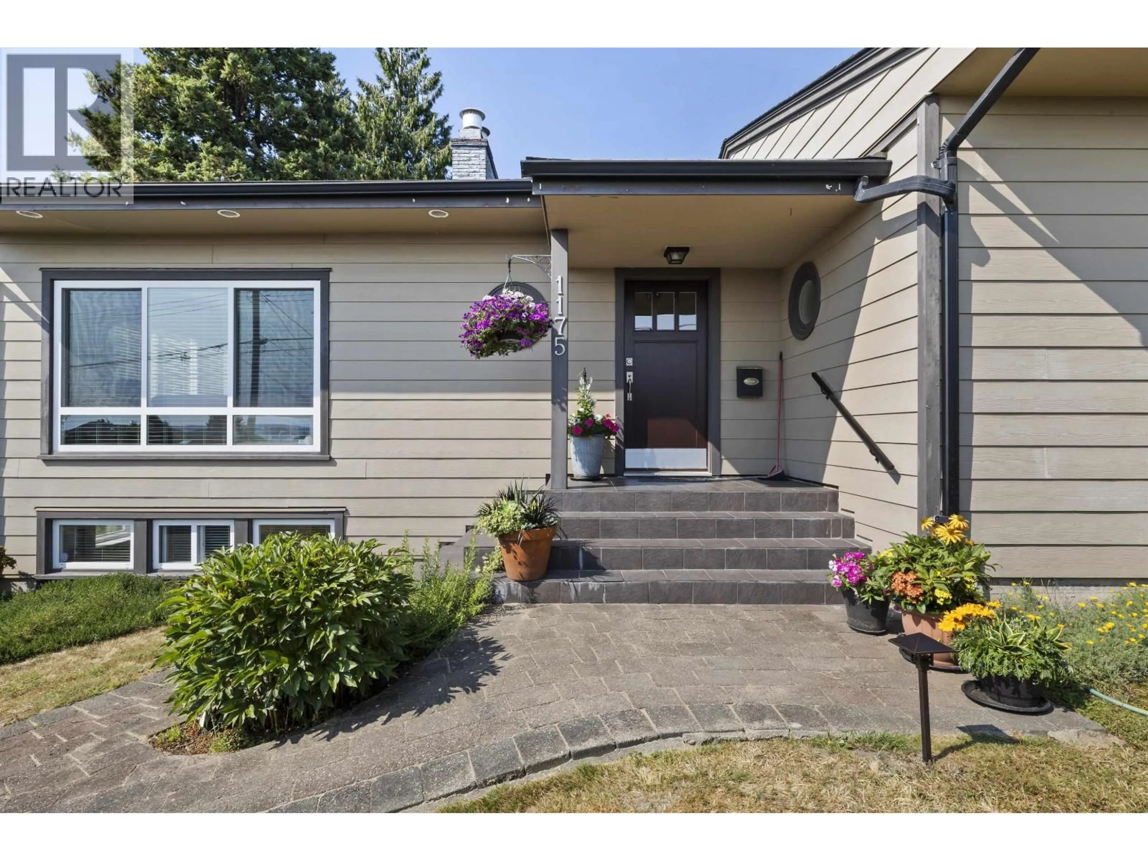 Home with vinyl exterior material, street for 1175 GORDON AVENUE, West Vancouver British Columbia V7T1P8