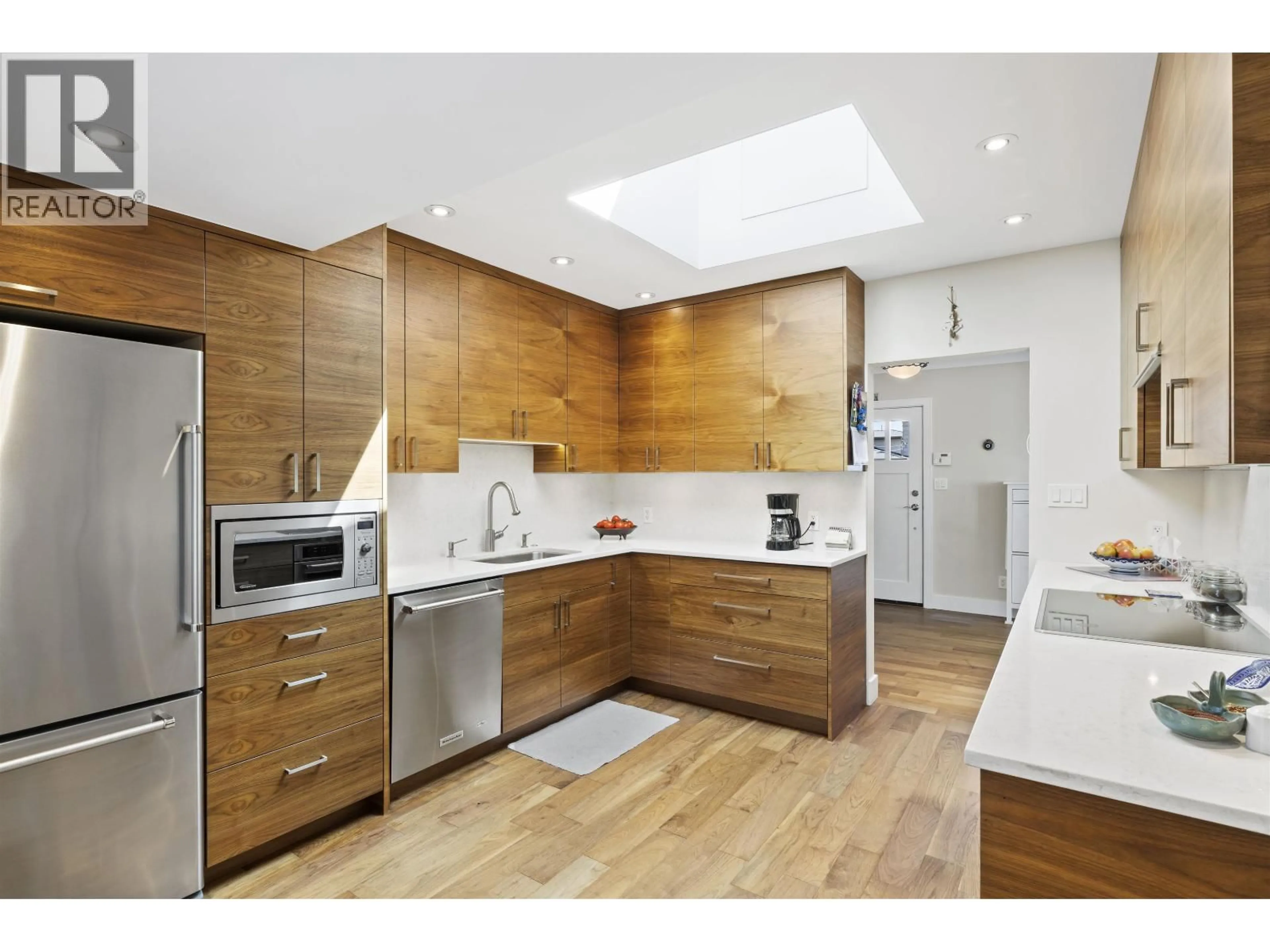 Contemporary kitchen, wood/laminate floor for 1175 GORDON AVENUE, West Vancouver British Columbia V7T1P8