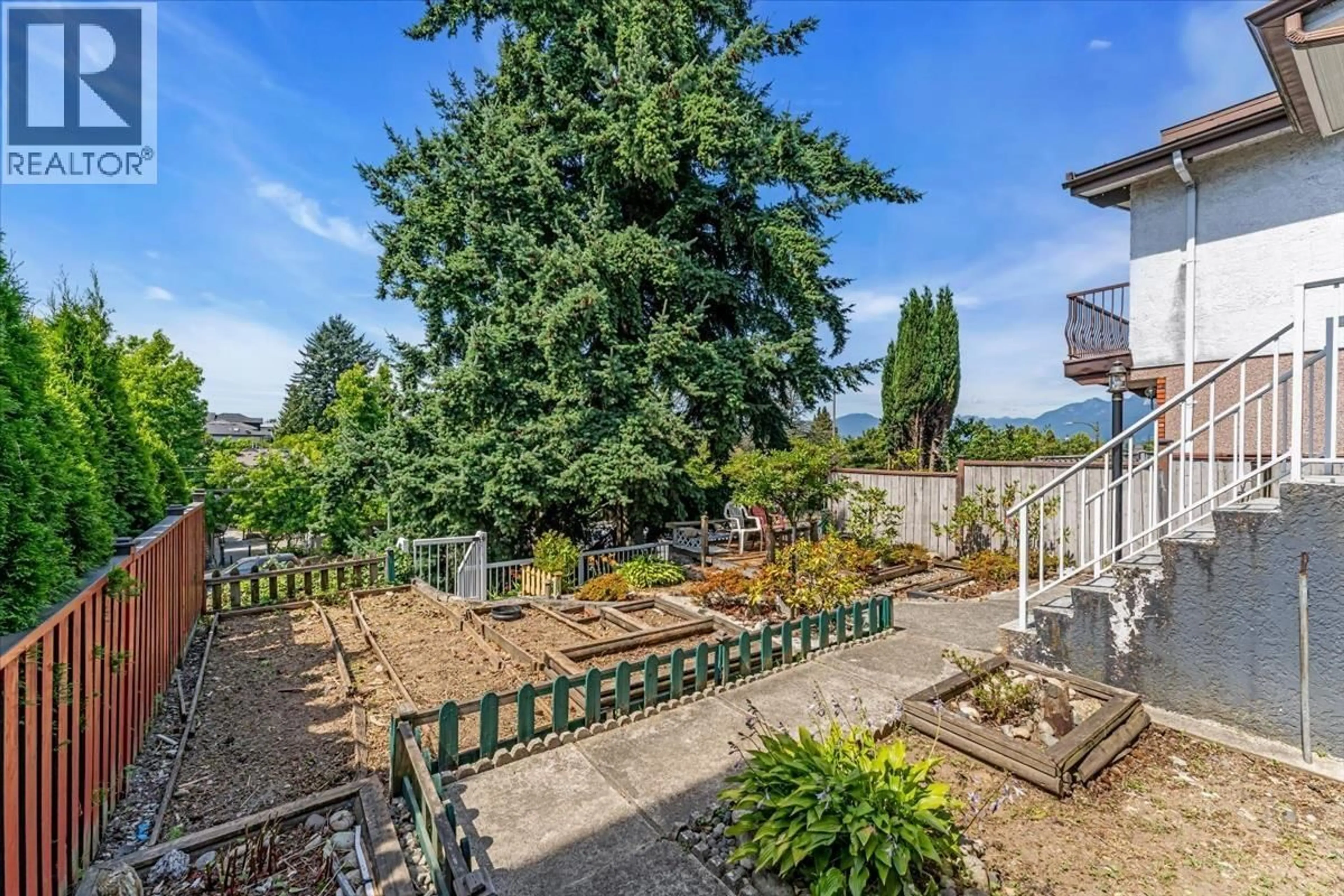 Patio, mountain view for 2168 RENFREW STREET, Vancouver British Columbia V5M3J5