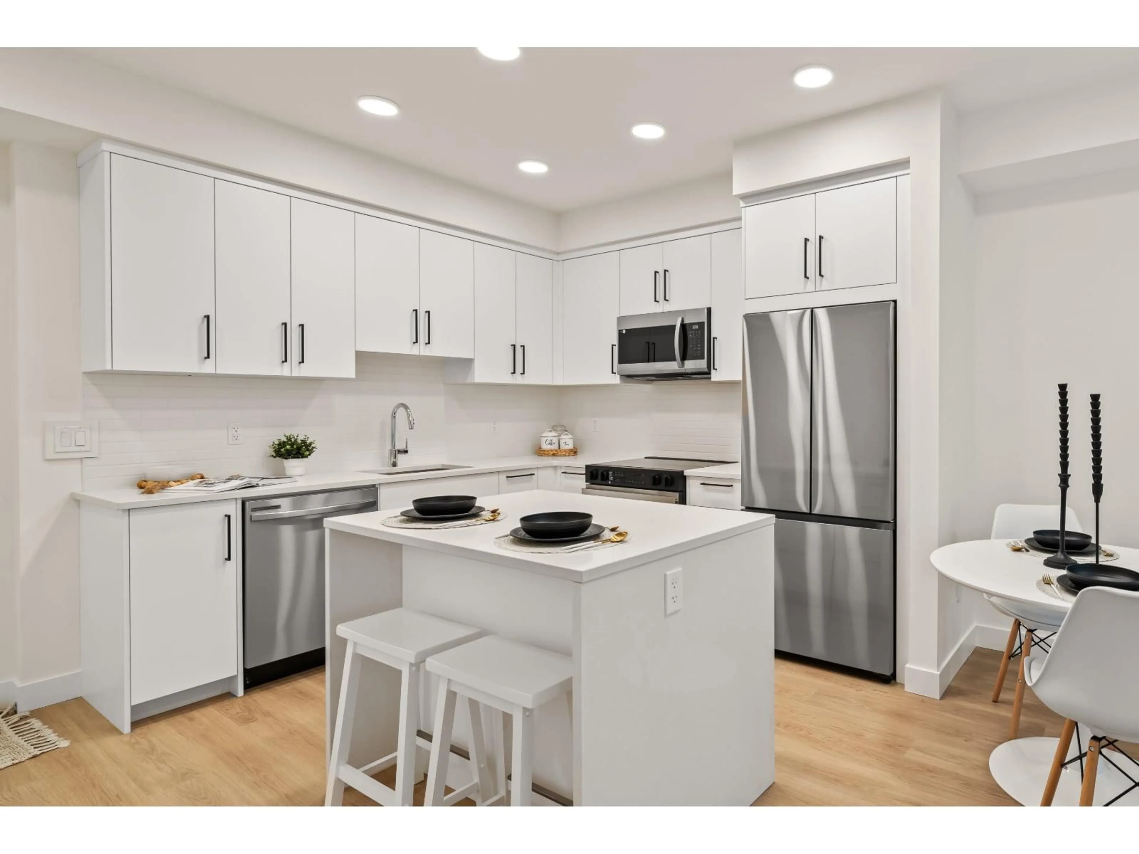 Open concept kitchen, unknown for 308 - 33816 SOUTH FRASER, Abbotsford British Columbia V2S0P2