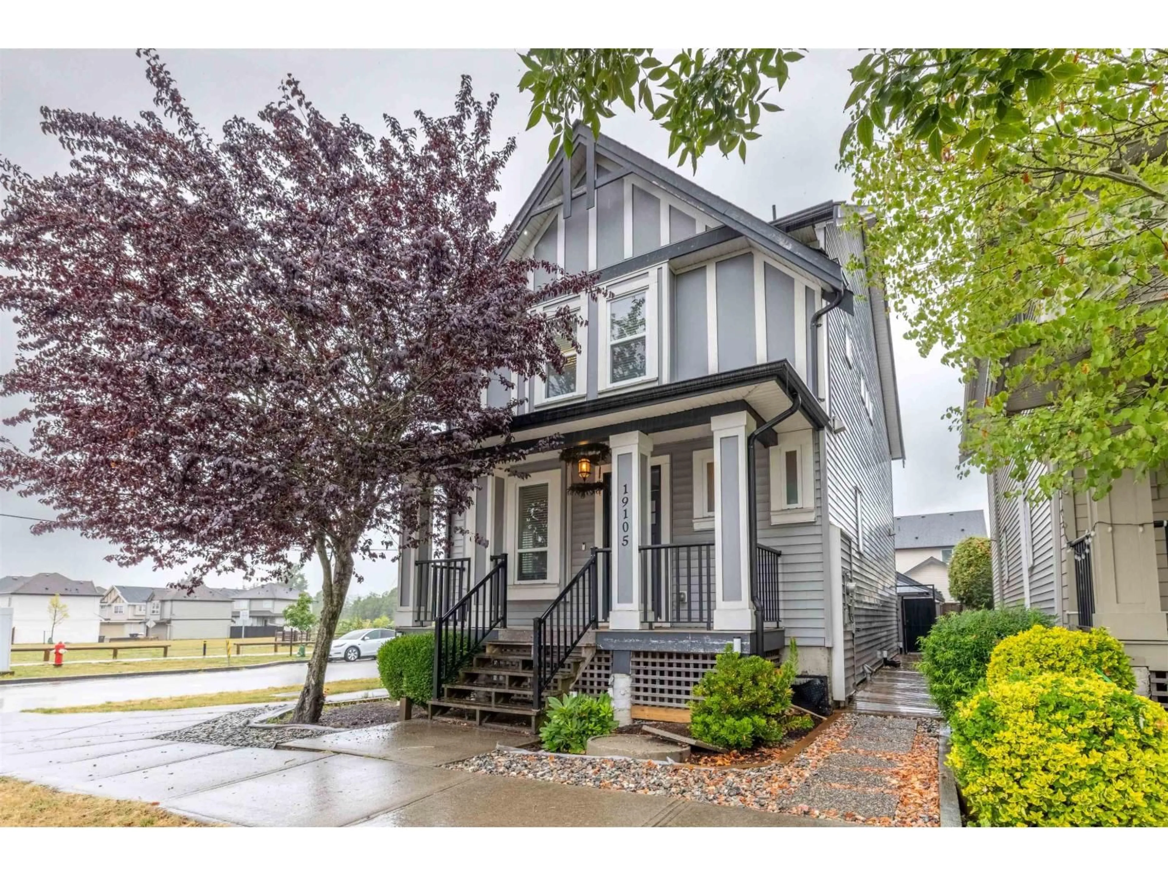 Home with vinyl exterior material, street for 19105 72, Surrey British Columbia V4N6L1