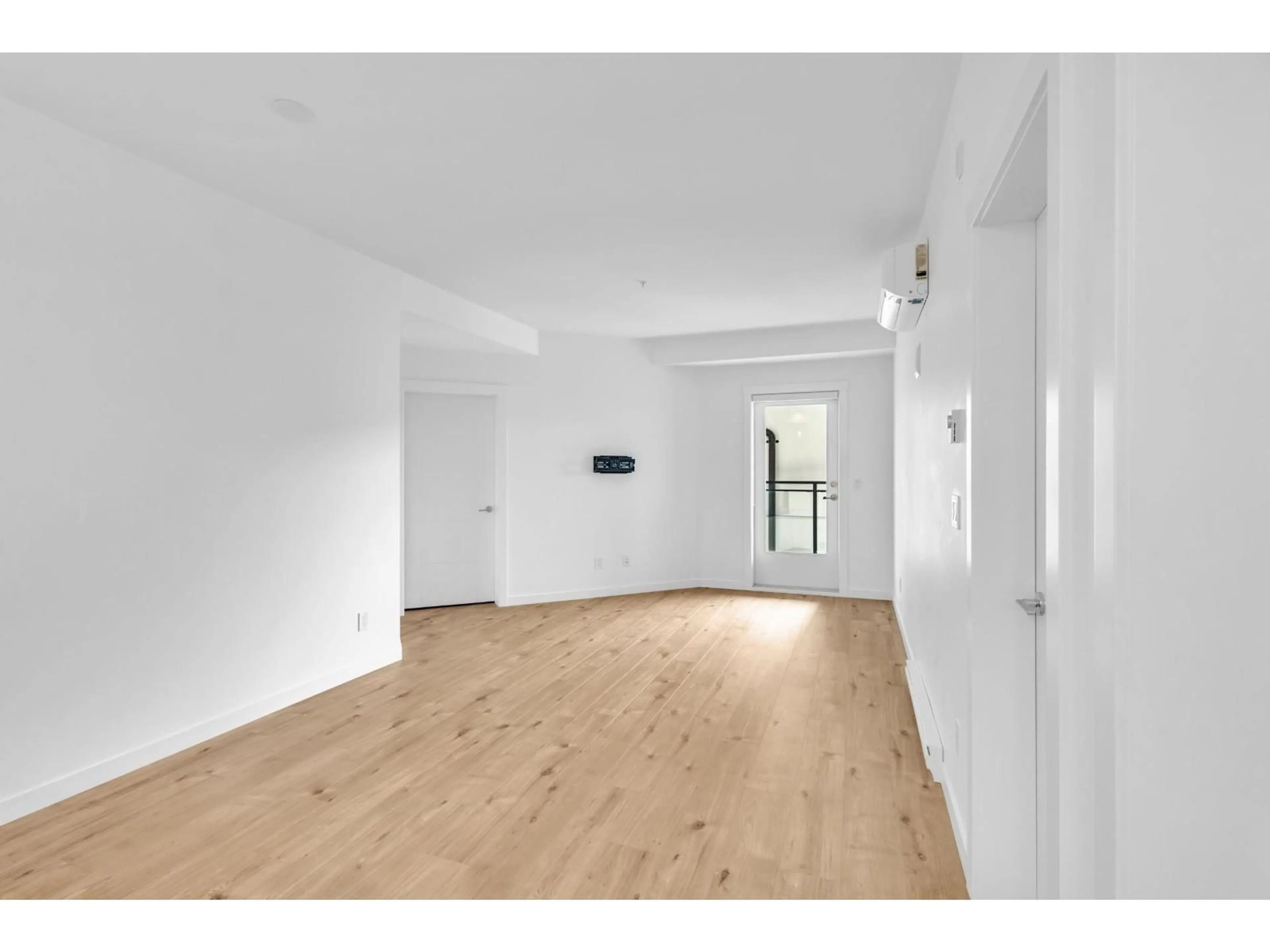 Indoor foyer for 415 - 3182 GLADWIN, Abbotsford British Columbia V2T0K8