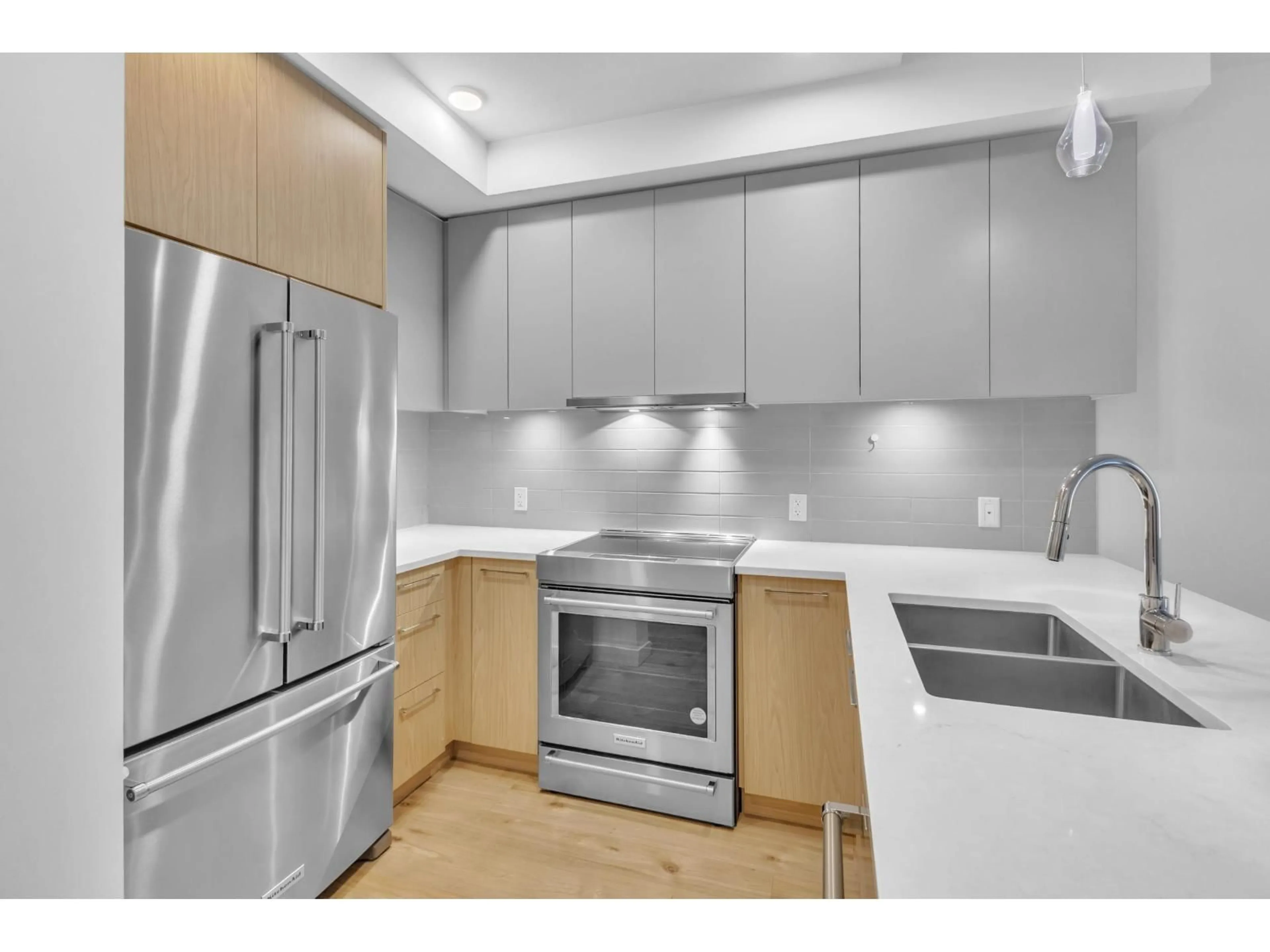 Standard kitchen, unknown for 415 - 3182 GLADWIN, Abbotsford British Columbia V2T0K8