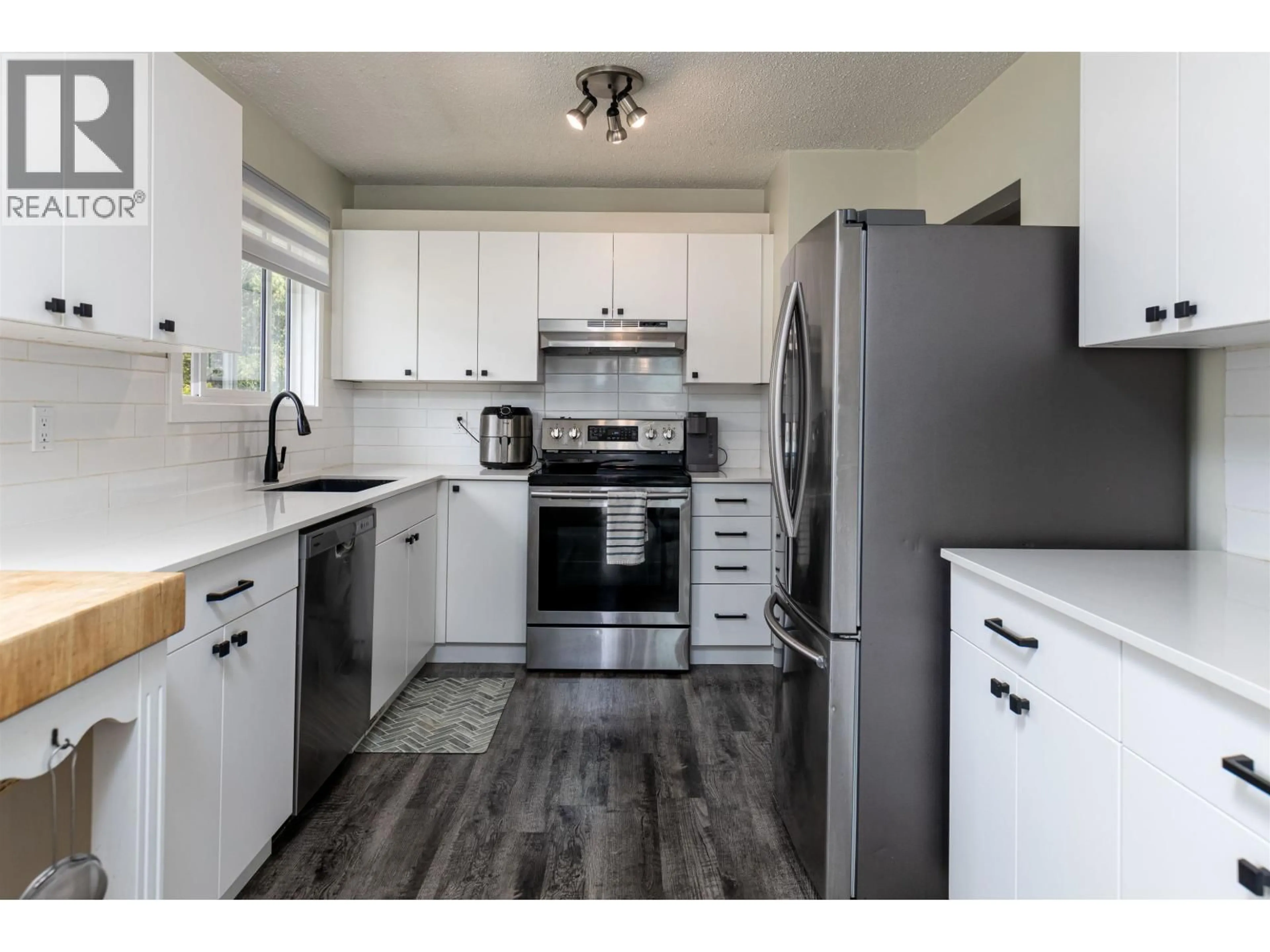 Standard kitchen, wood/laminate floor for 4912 LABELLE AVENUE, Terrace British Columbia V8G4M8