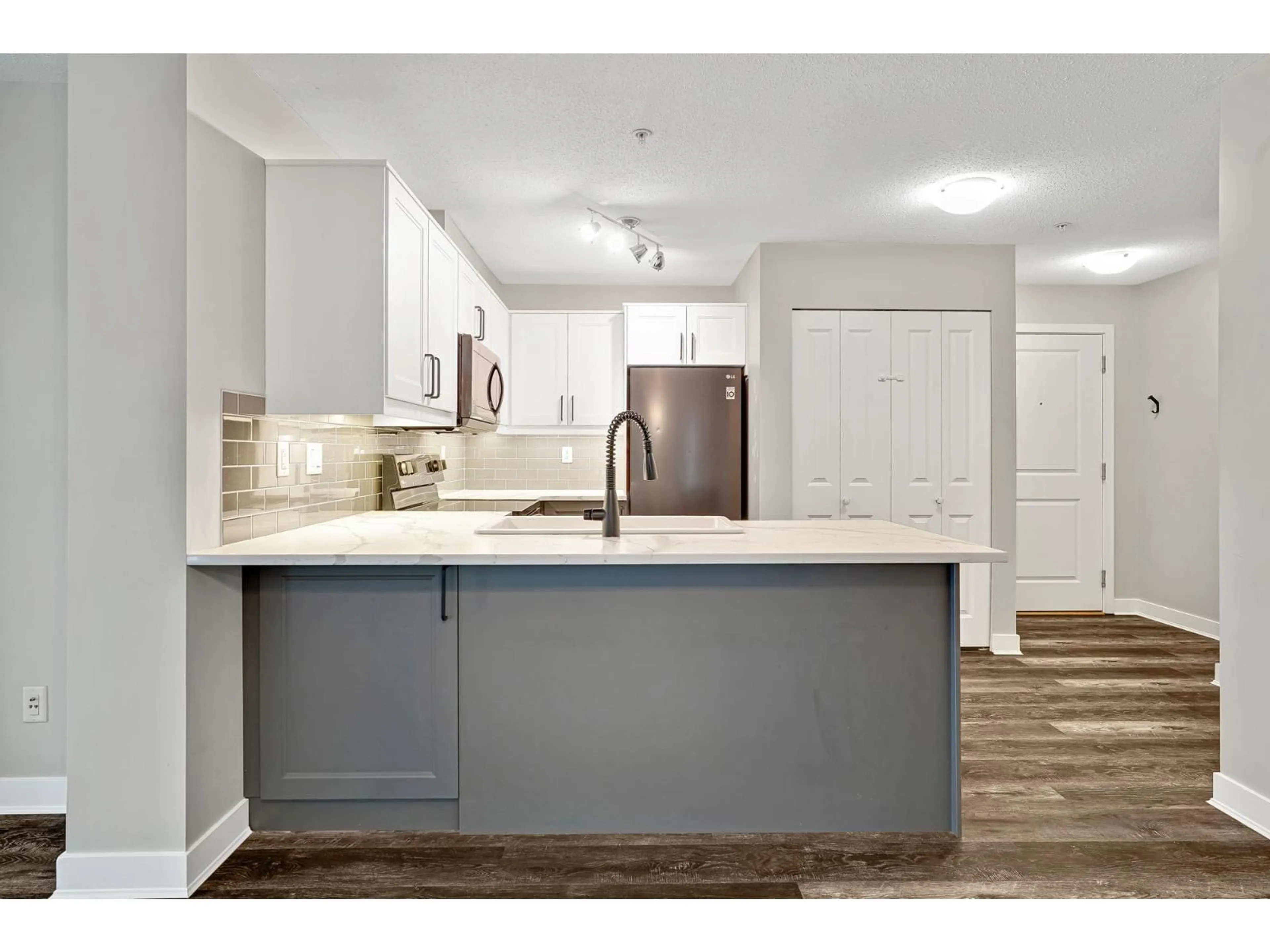 Open concept kitchen, unknown for D210 - 8929 202, Langley British Columbia V1M0B4
