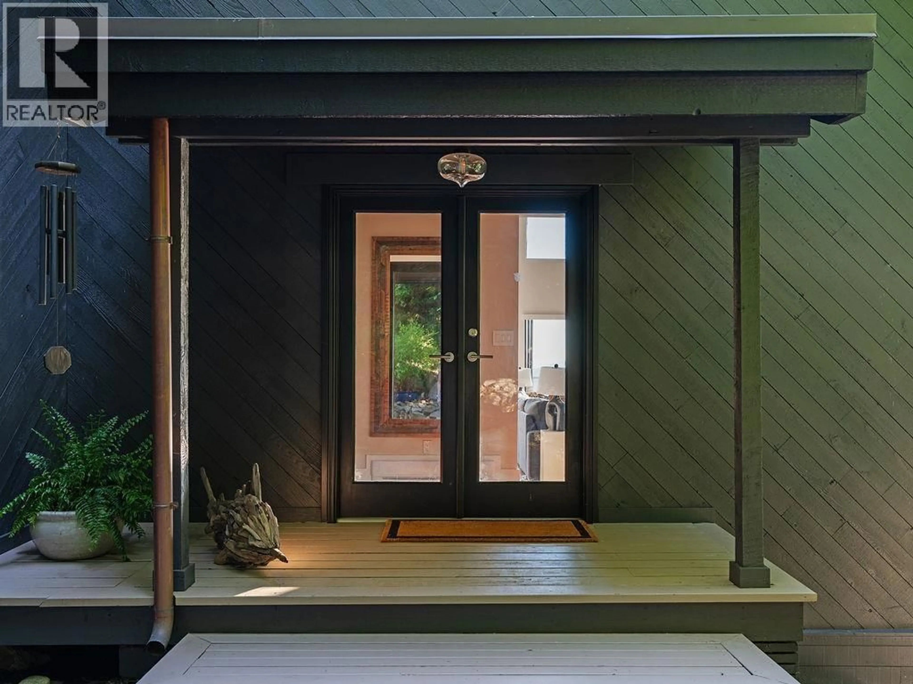 Indoor entryway for 485 TIMBERTOP DRIVE, Lions Bay British Columbia V0N2E0