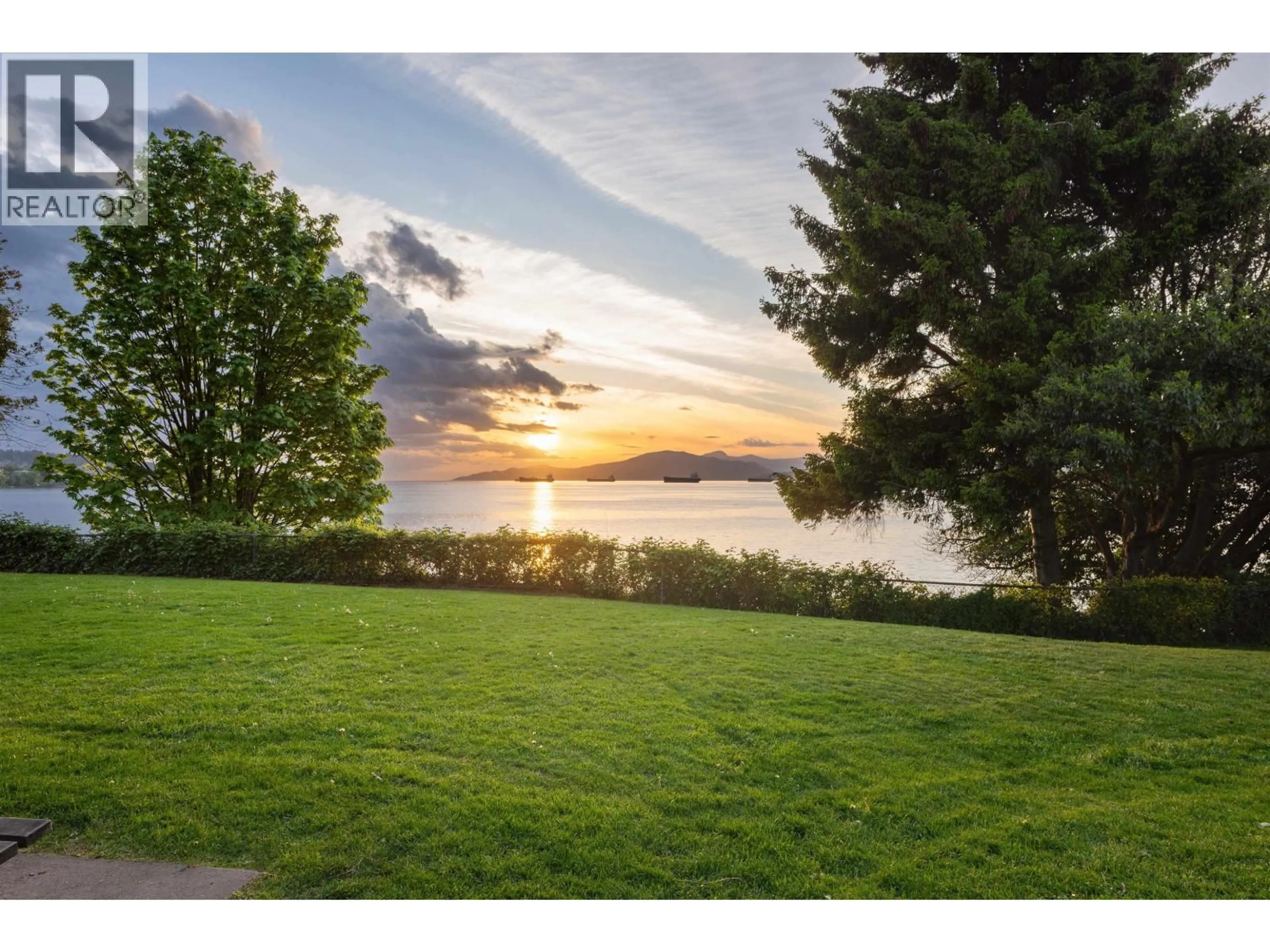 A pic from outside/outdoor area/front of a property/back of a property/a pic from drone, water/lake/river/ocean view for 1428 TRAFALGAR STREET, Vancouver British Columbia V6K3R3