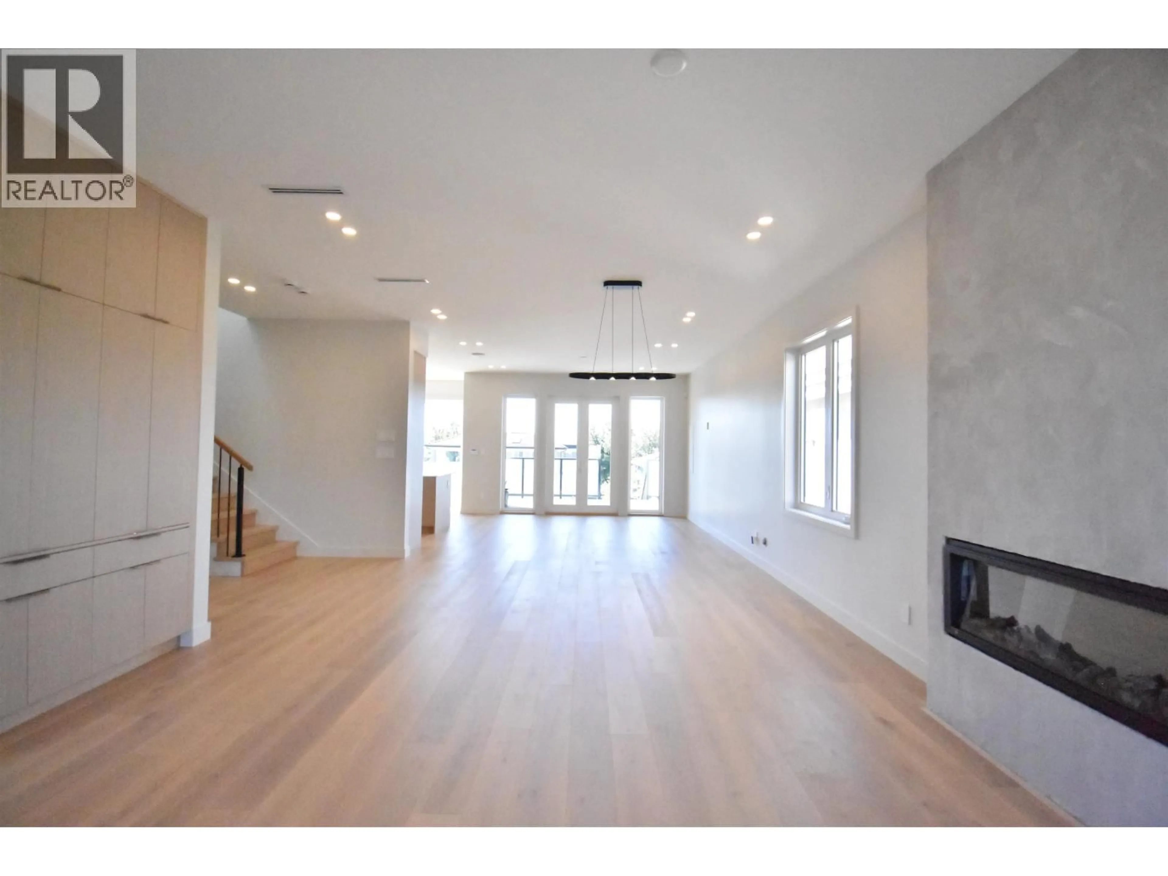 Indoor foyer for 6250 KITCHENER STREET, Burnaby British Columbia V5B2J4