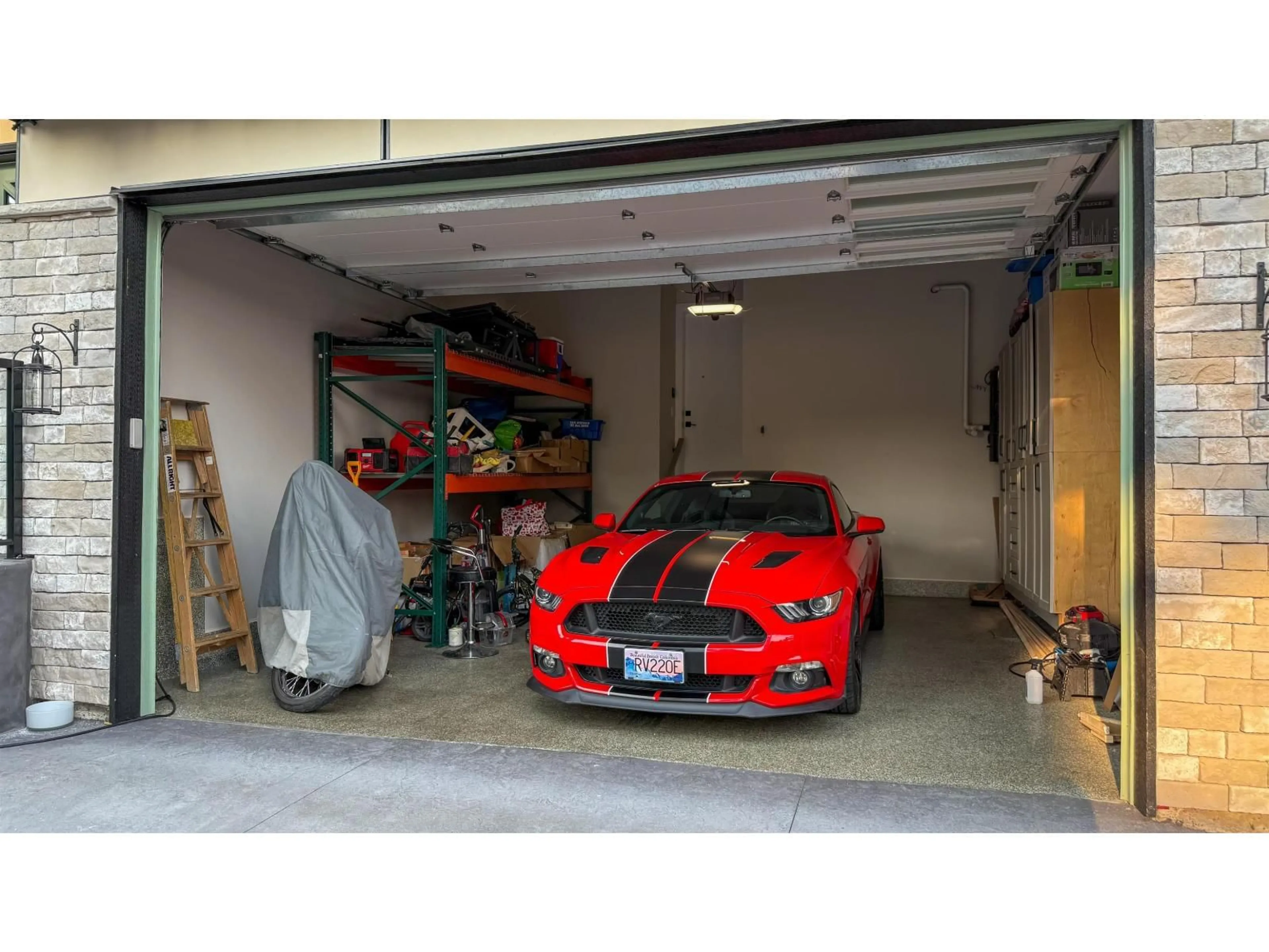 Indoor garage for 6816 147, Surrey British Columbia V3S2B1