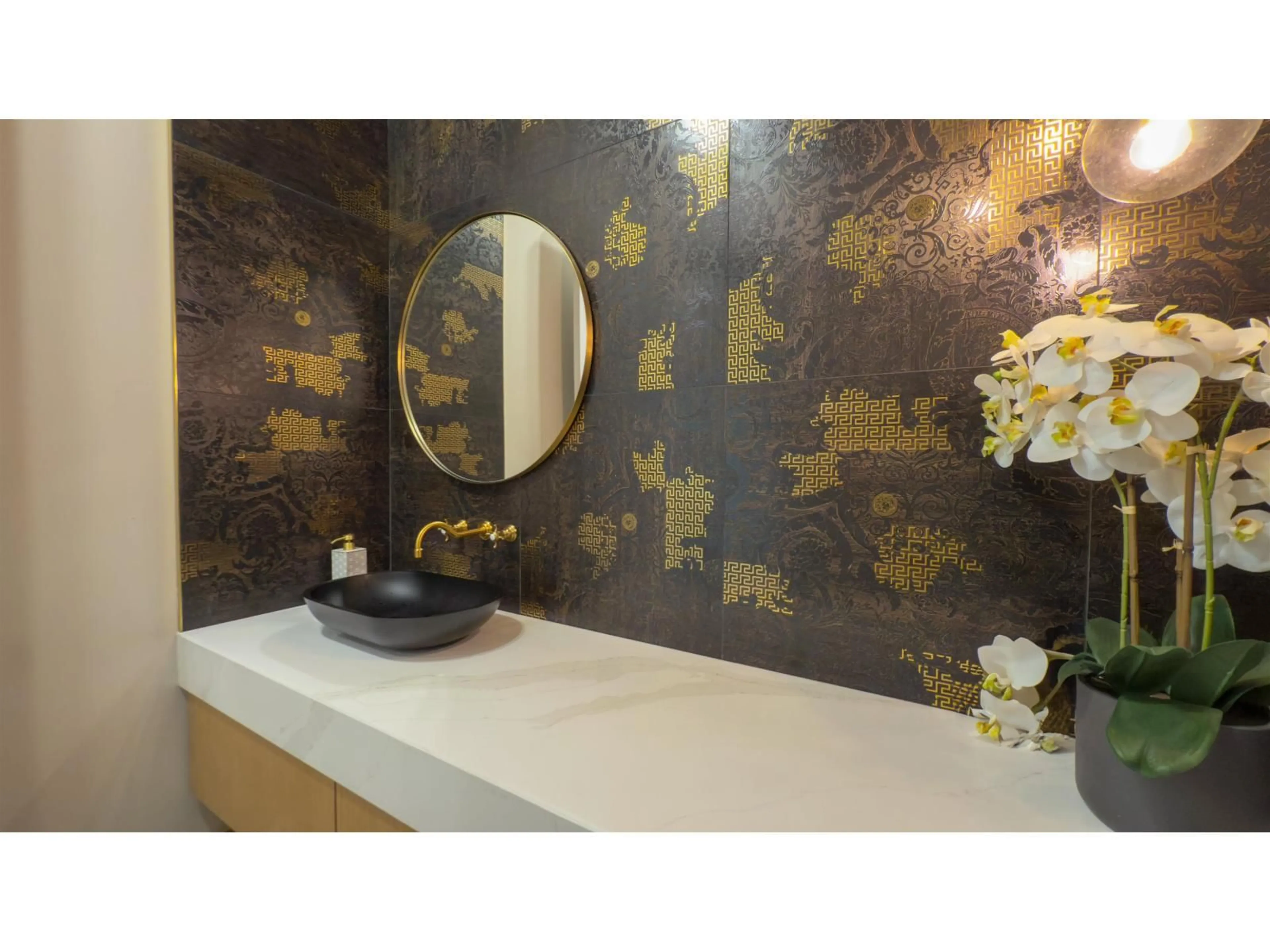 Contemporary bathroom, ceramic/tile floor for 6816 147, Surrey British Columbia V3S2B1