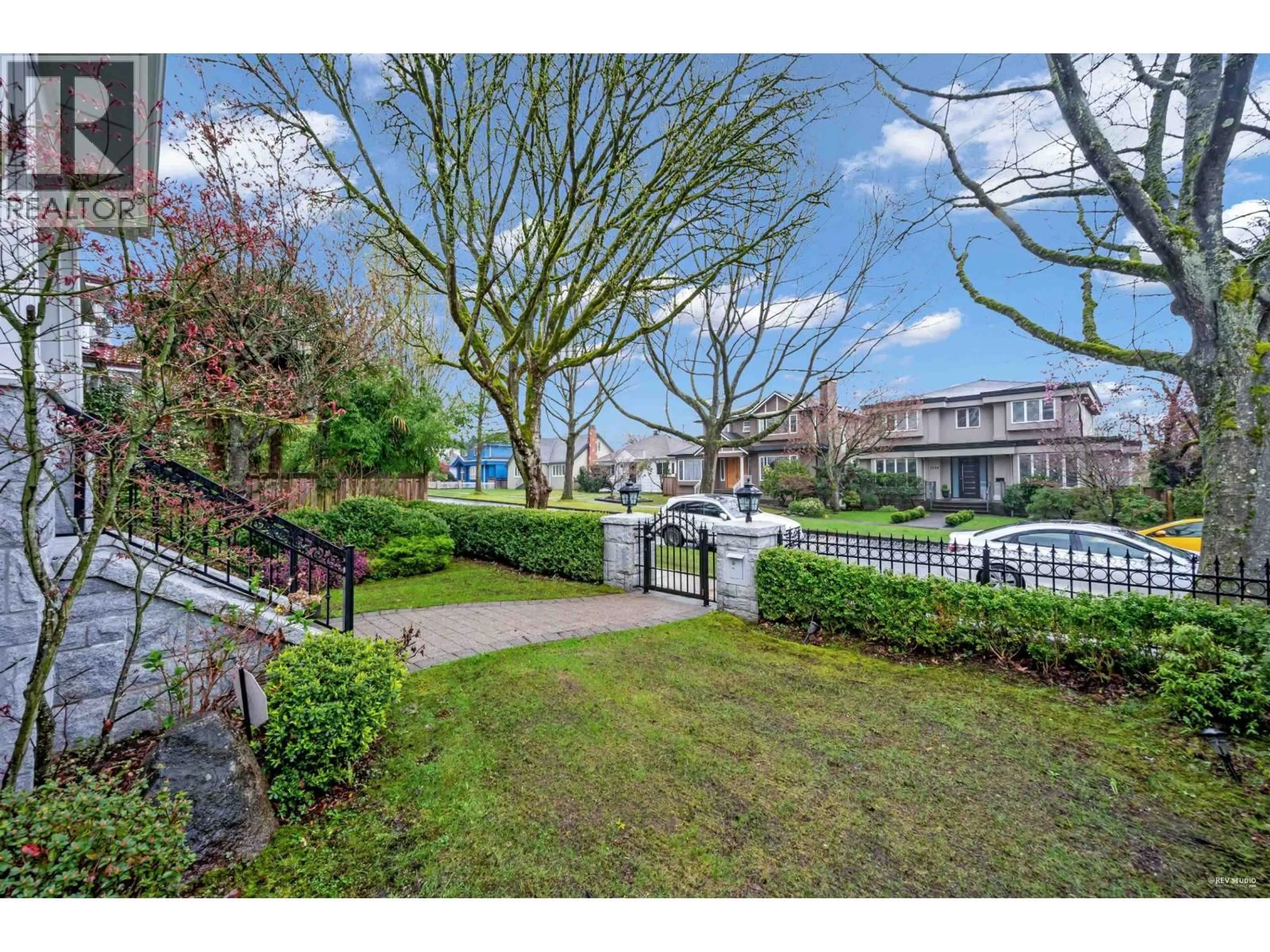 A pic from outside/outdoor area/front of a property/back of a property/a pic from drone, street for 1737 63RD AVENUE, Vancouver British Columbia V6P2H7