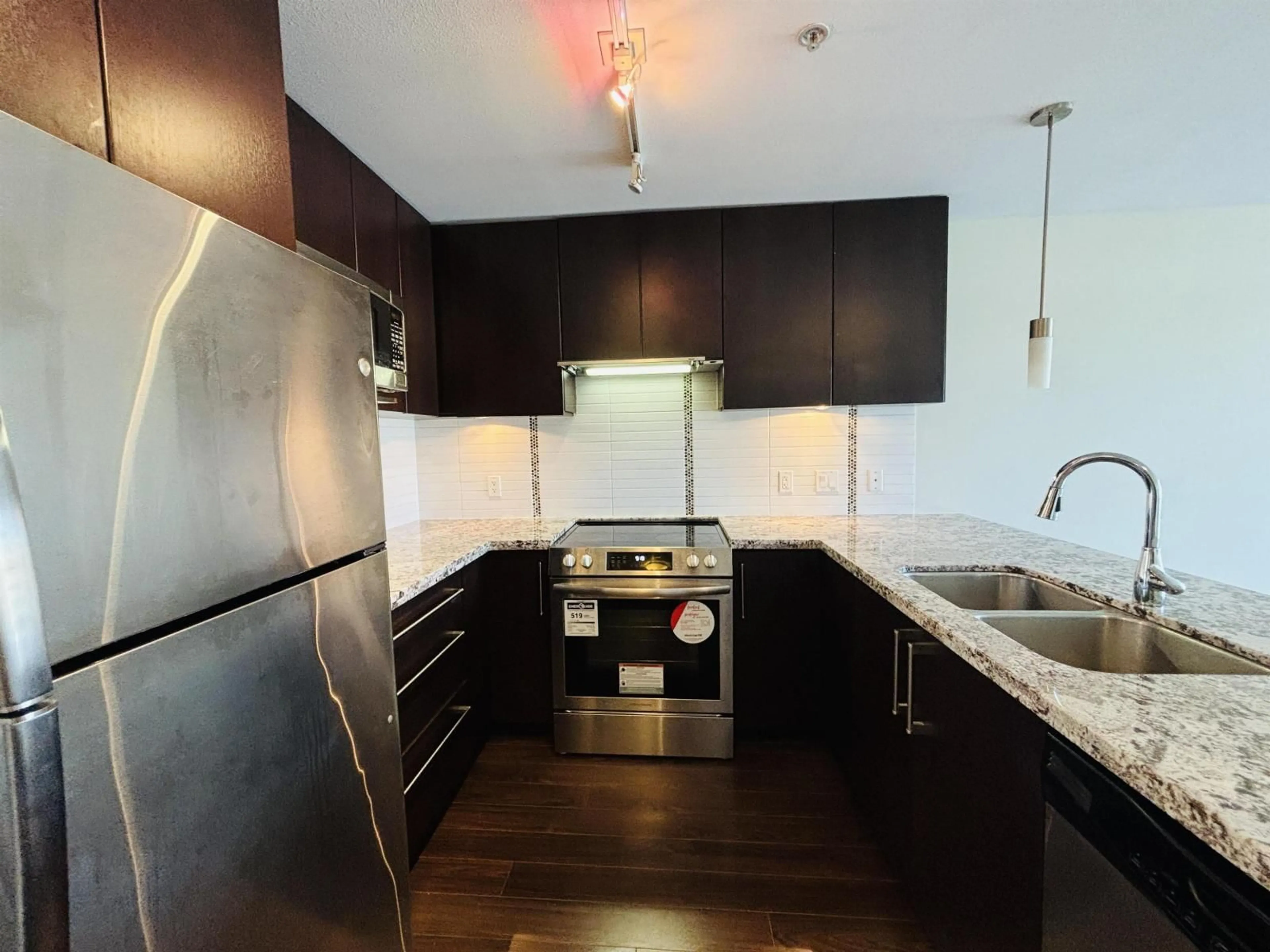 Standard kitchen, wood/laminate floor for 309 - 15775 CROYDON, Surrey British Columbia V3Z2L6