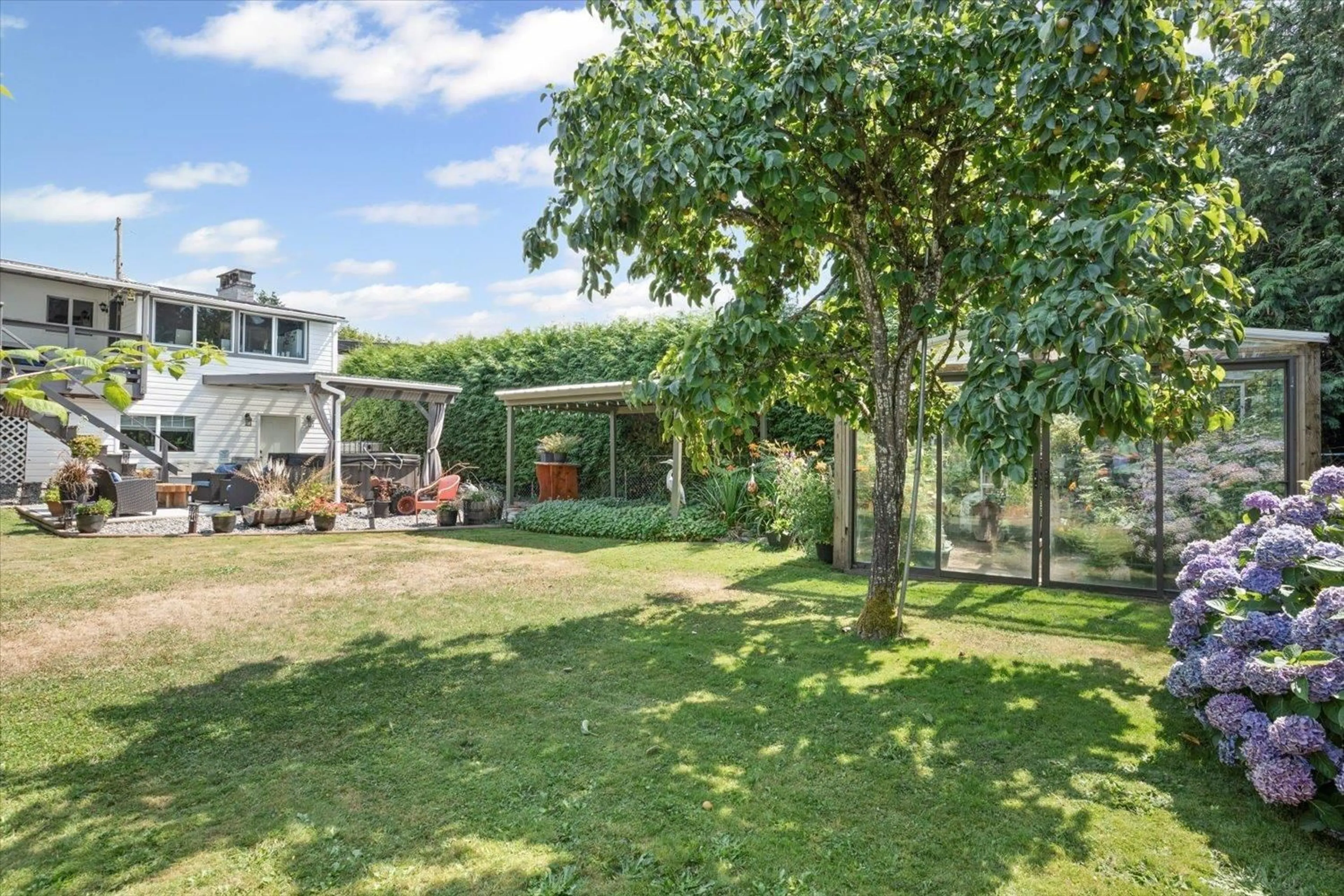 A pic from outside/outdoor area/front of a property/back of a property/a pic from drone, unknown for 6349 LANARK STREET, Chilliwack British Columbia V2R2M7