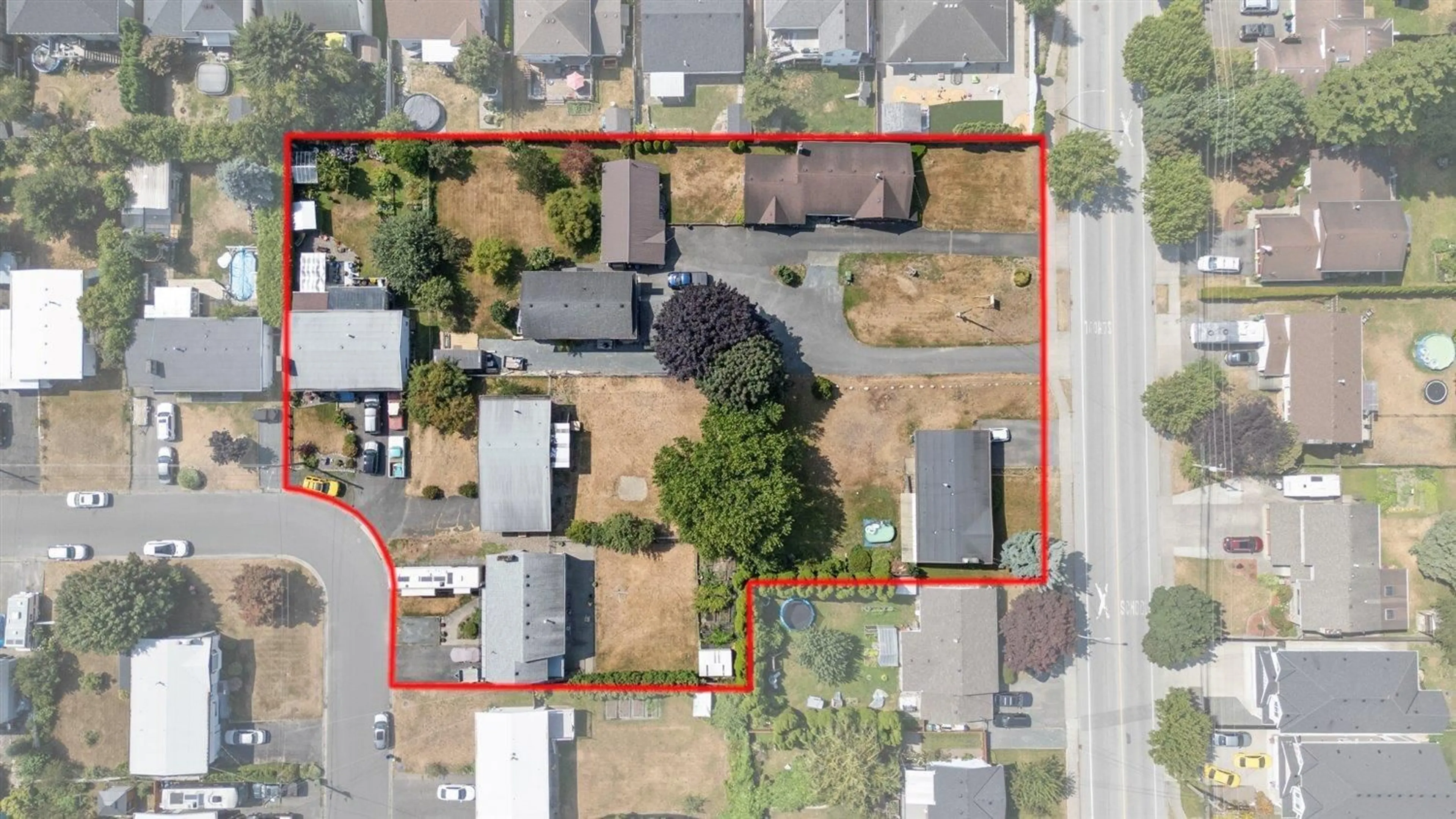 A pic from outside/outdoor area/front of a property/back of a property/a pic from drone, street for 6349 LANARK STREET, Chilliwack British Columbia V2R2M7