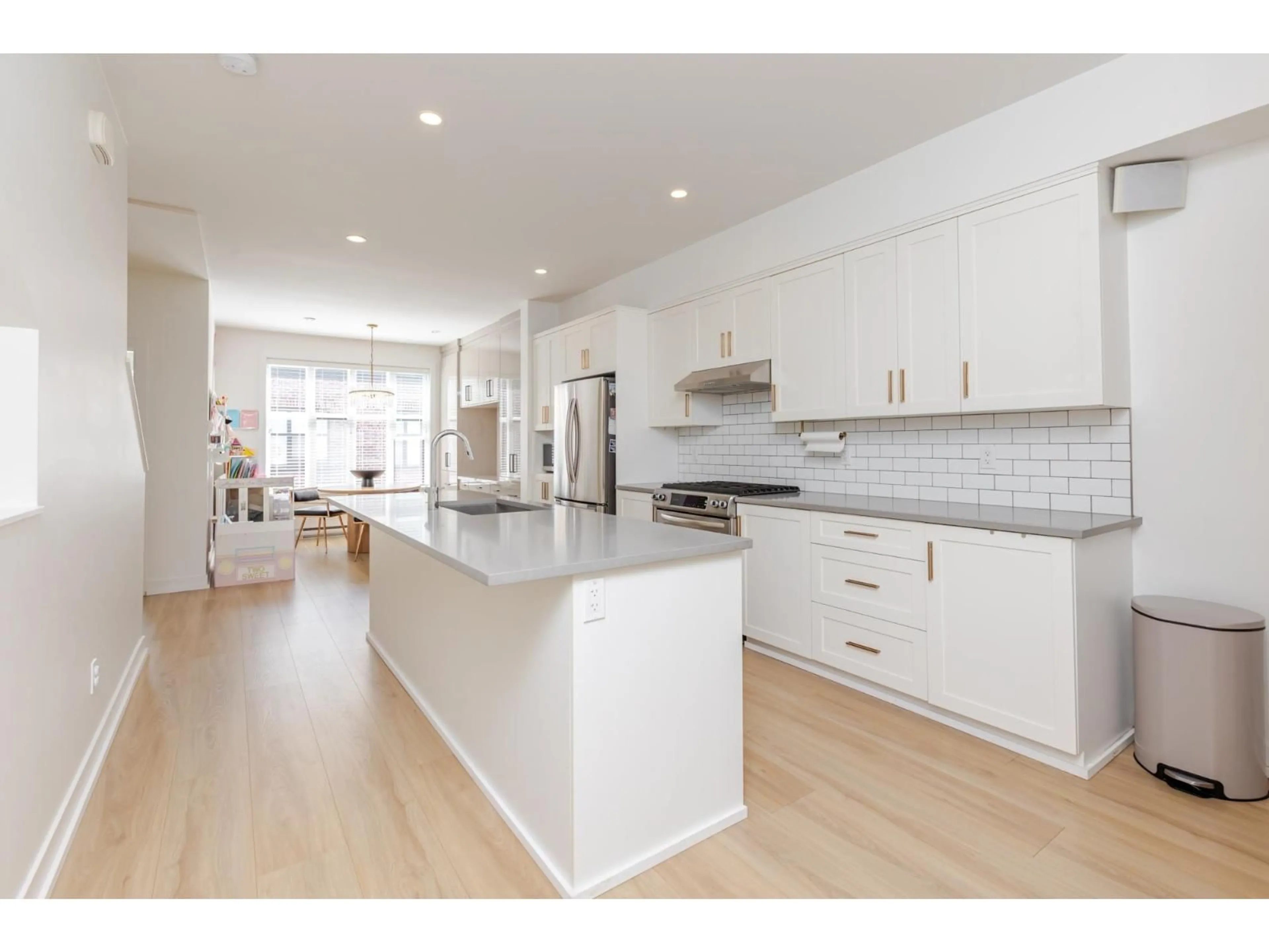 Open concept kitchen, unknown for 11 - 15588 32, Surrey British Columbia V3Z0G3