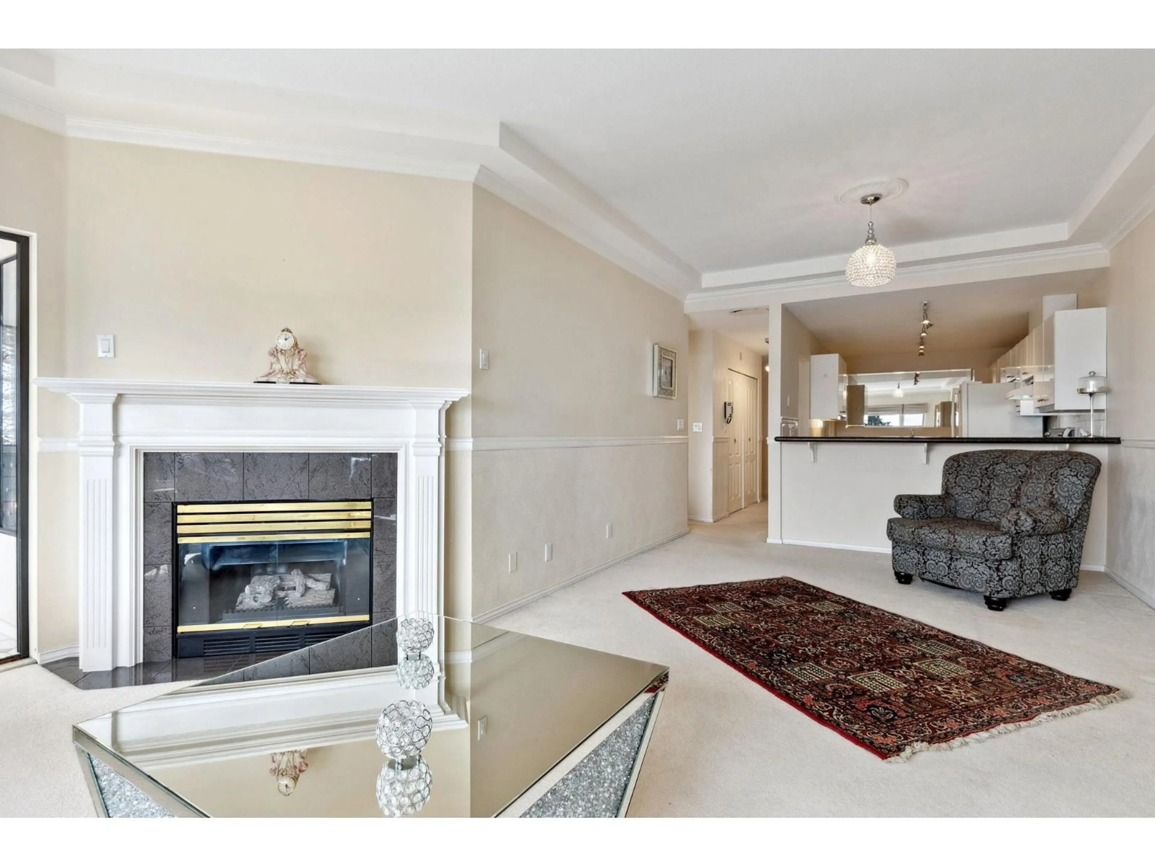 Living room with furniture, unknown for 204 - 15176 BUENA VISTA, White Rock British Columbia V4B1Y3