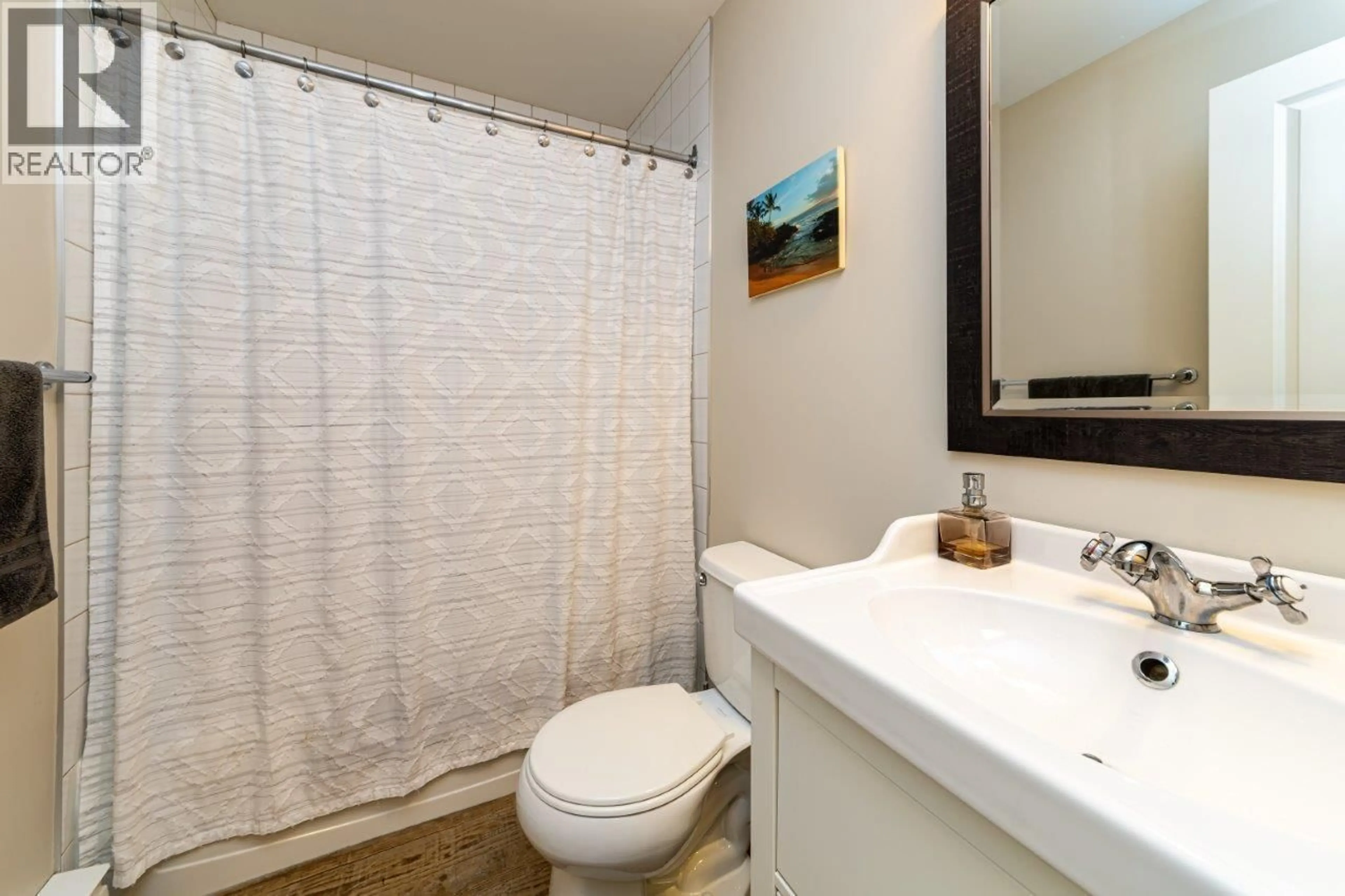 Standard bathroom, unknown for 347 SEYMOUR RIVER PLACE, North Vancouver British Columbia V7H1S6