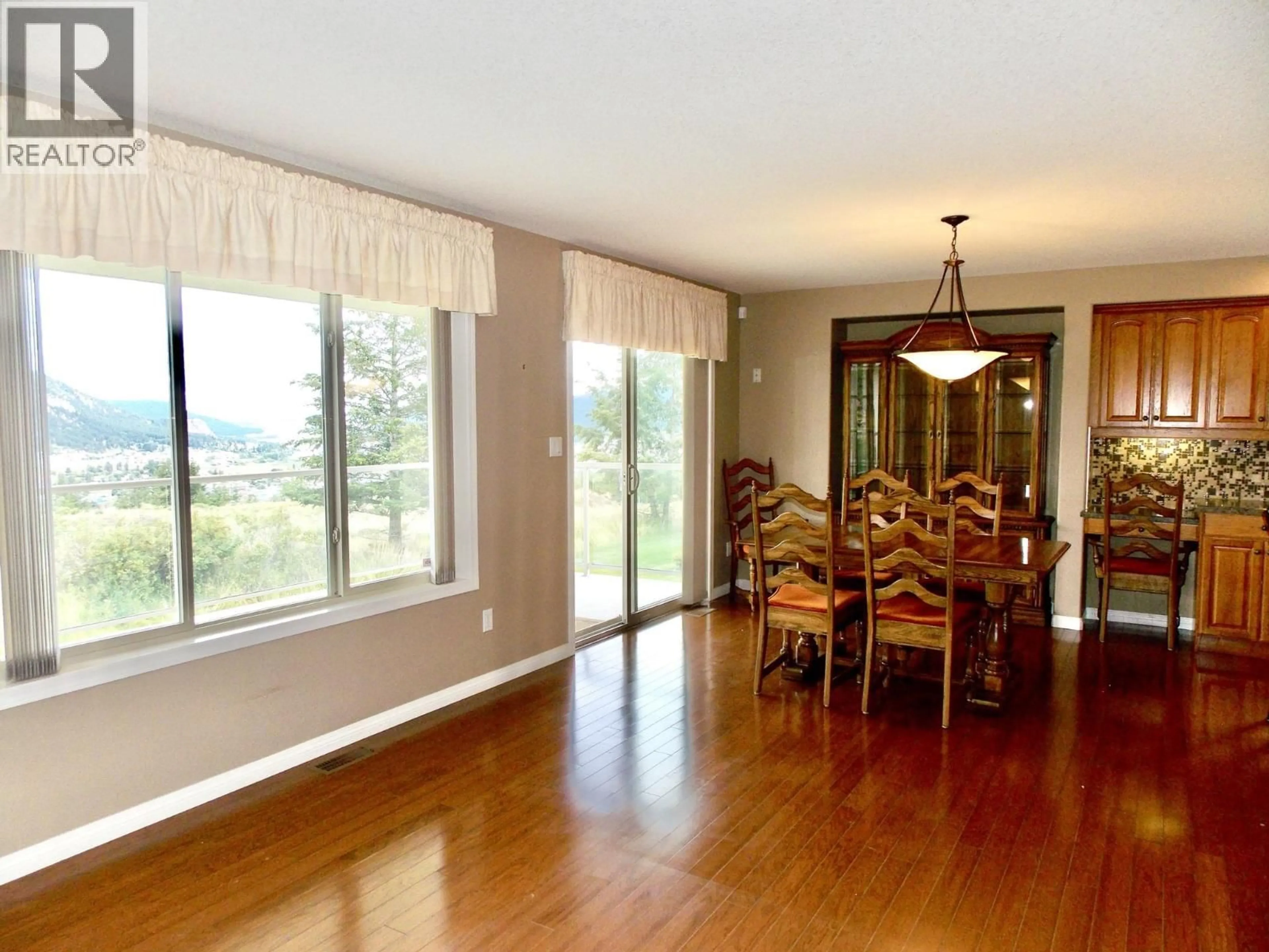 Dining room, wood/laminate floor for 124 - 375 MANDARINO PLACE, Williams Lake British Columbia V2G4V3