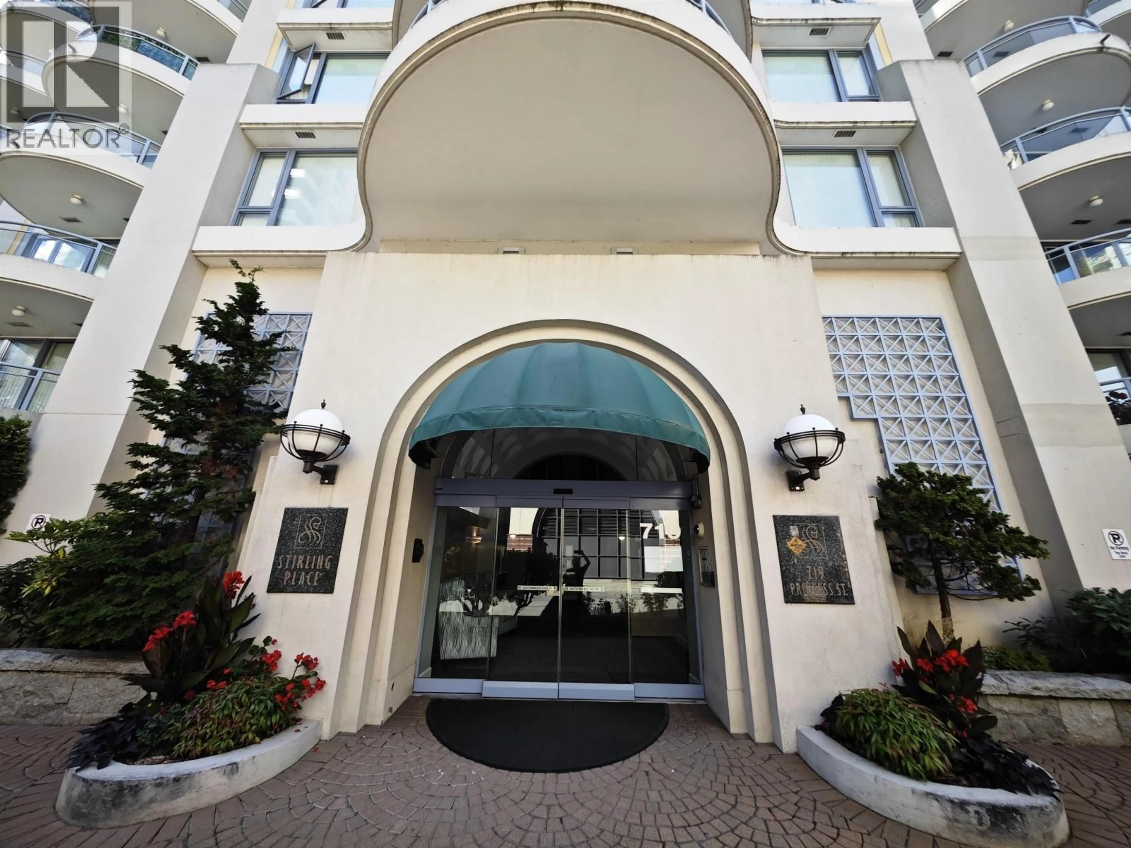 Indoor foyer for 1603 - 719 PRINCESS STREET, New Westminster British Columbia V3M6T9