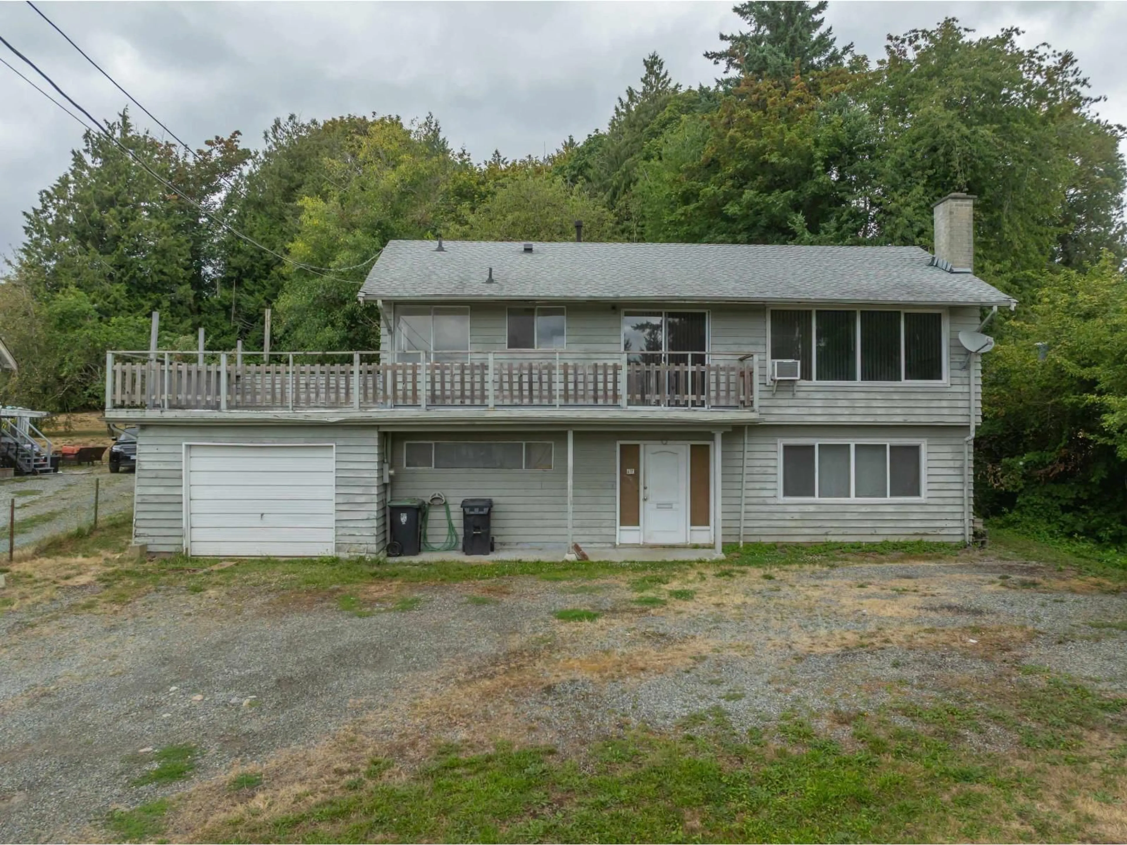 A pic from outside/outdoor area/front of a property/back of a property/a pic from drone, unknown for 19983 68, Langley British Columbia V2Y2W5
