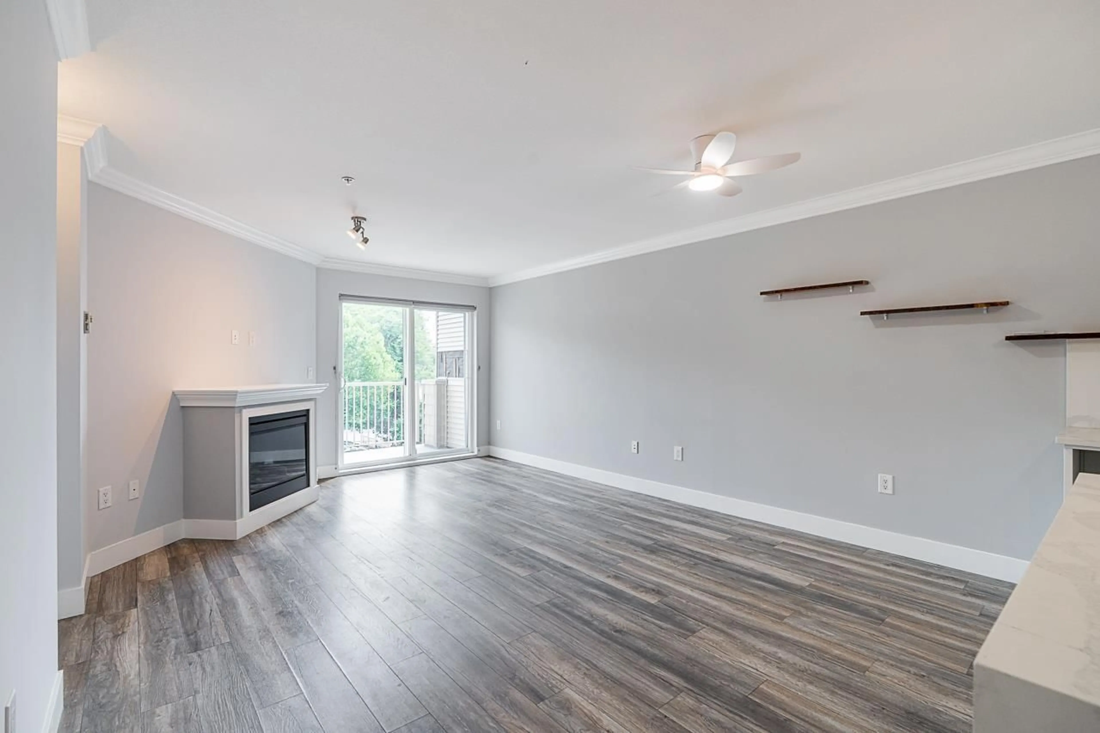 Living room with furniture, wood/laminate floor for 423 - 2515 PARK, Abbotsford British Columbia V2S0B2
