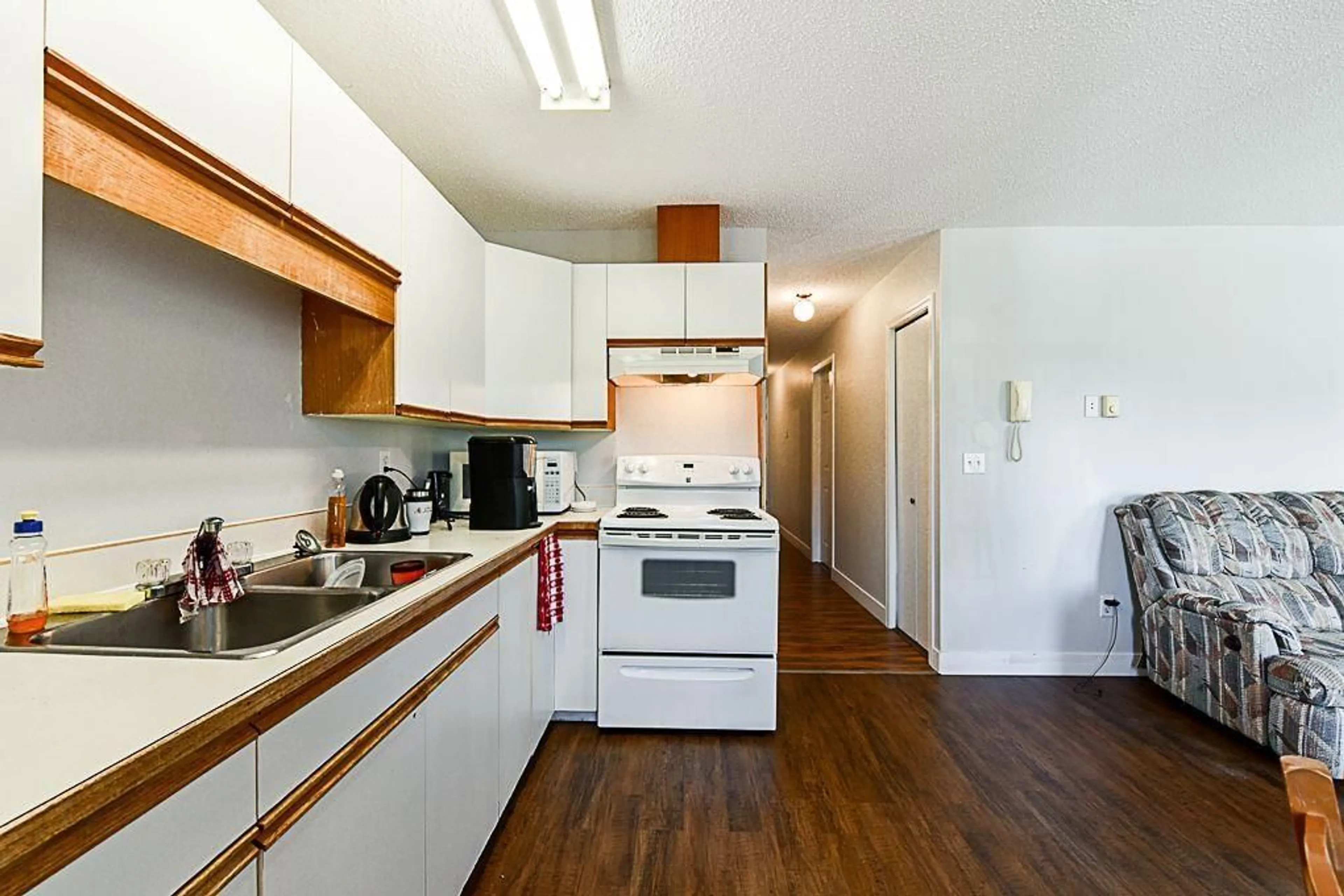 Standard kitchen, unknown for 8 - 46160 PRINCESS AVENUE, Chilliwack British Columbia V2P2A7