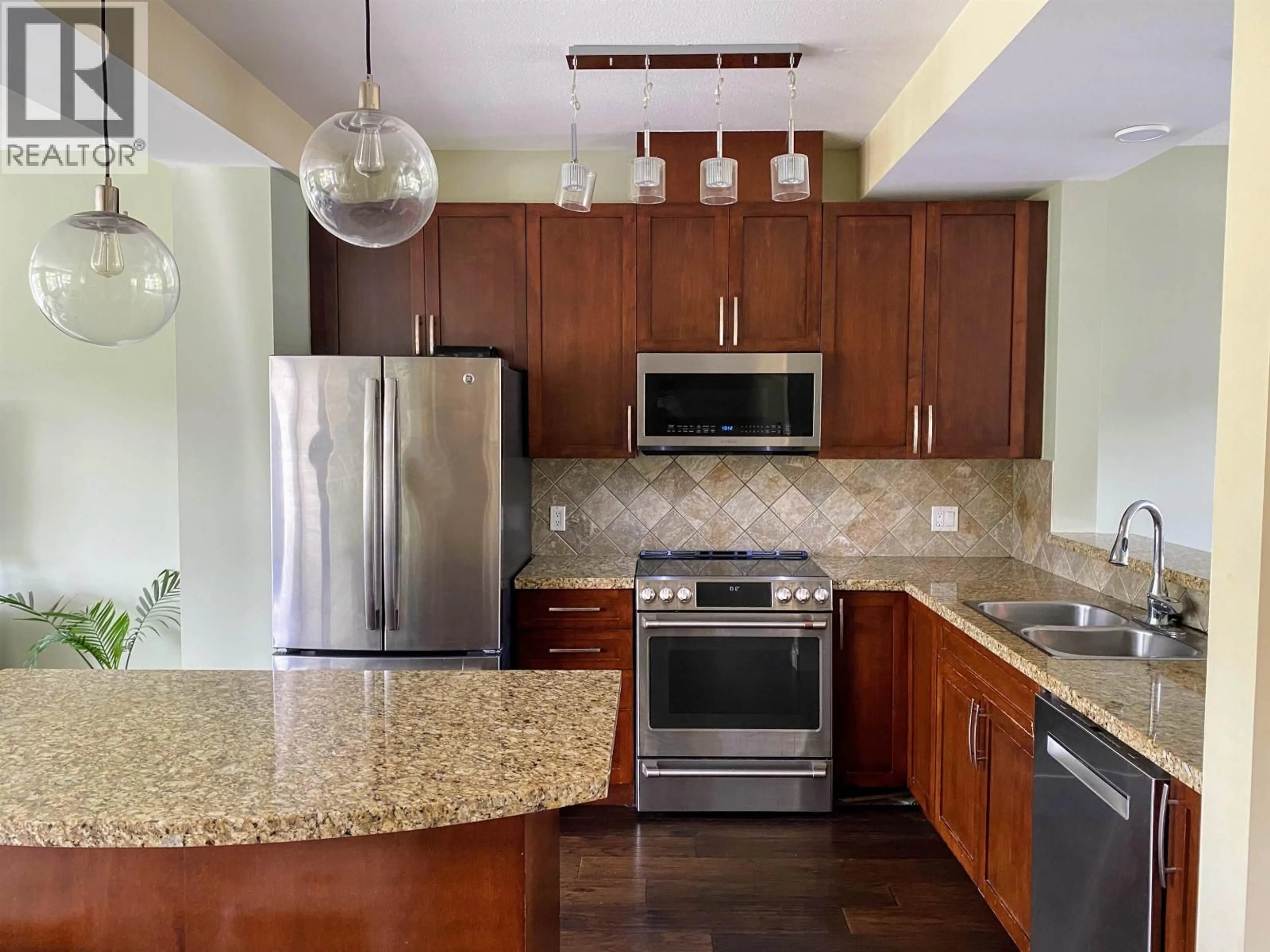Open concept kitchen, unknown for 2 - 40632 GOVERNMENT ROAD, Squamish British Columbia V8B0M7