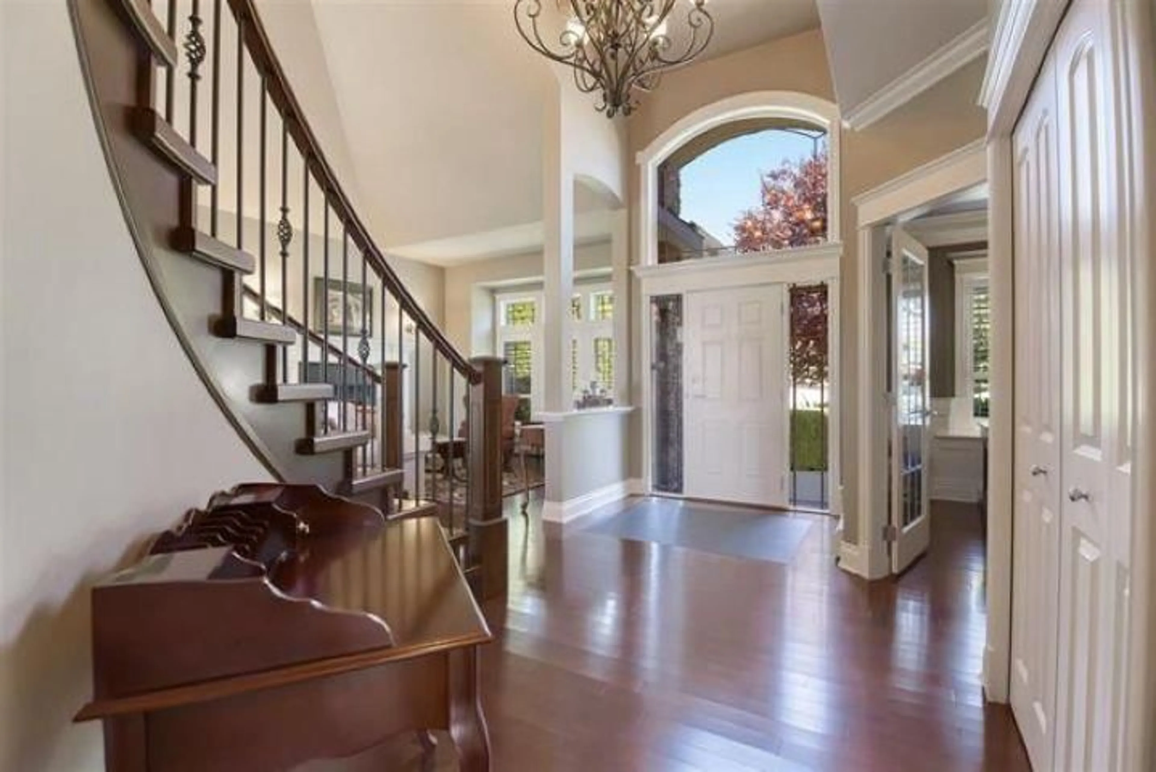 Indoor entryway for 16266 58A, Surrey British Columbia V3S4Y5